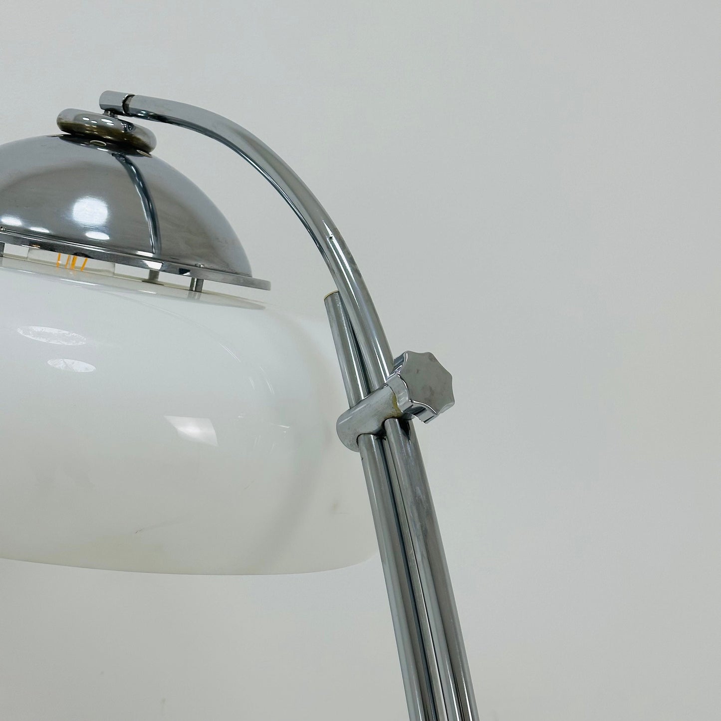 Spaceage Reggiani bow floor lamp with marble base by Euro design 1980s