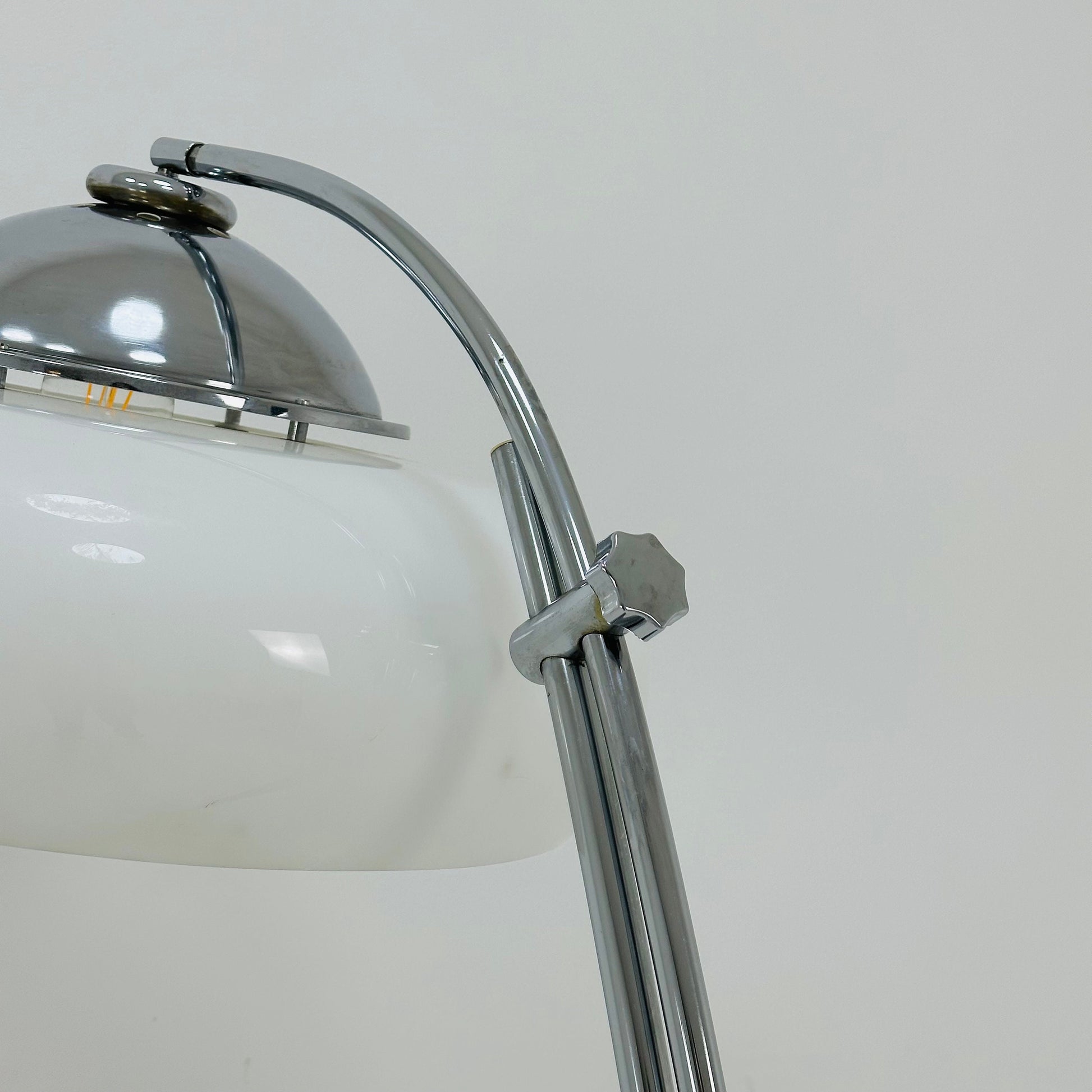 Spaceage Reggiani bow floor lamp with marble base by Euro design 1980s