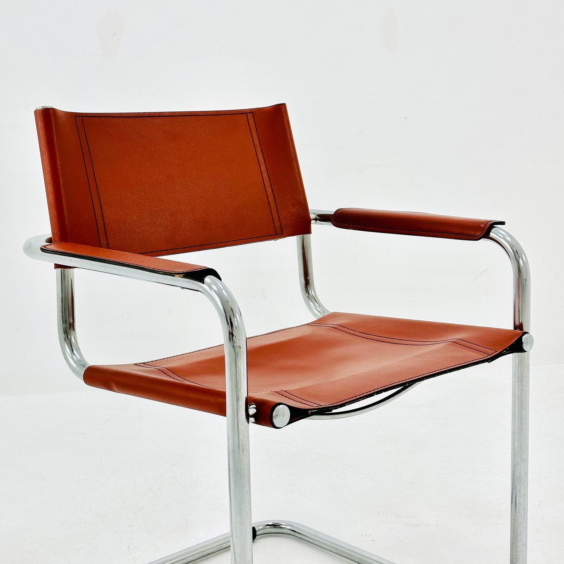 Mid Century Cognac Marcel Breuer -style Mart Stam S34 armchair / Bauhaus design / 1980s