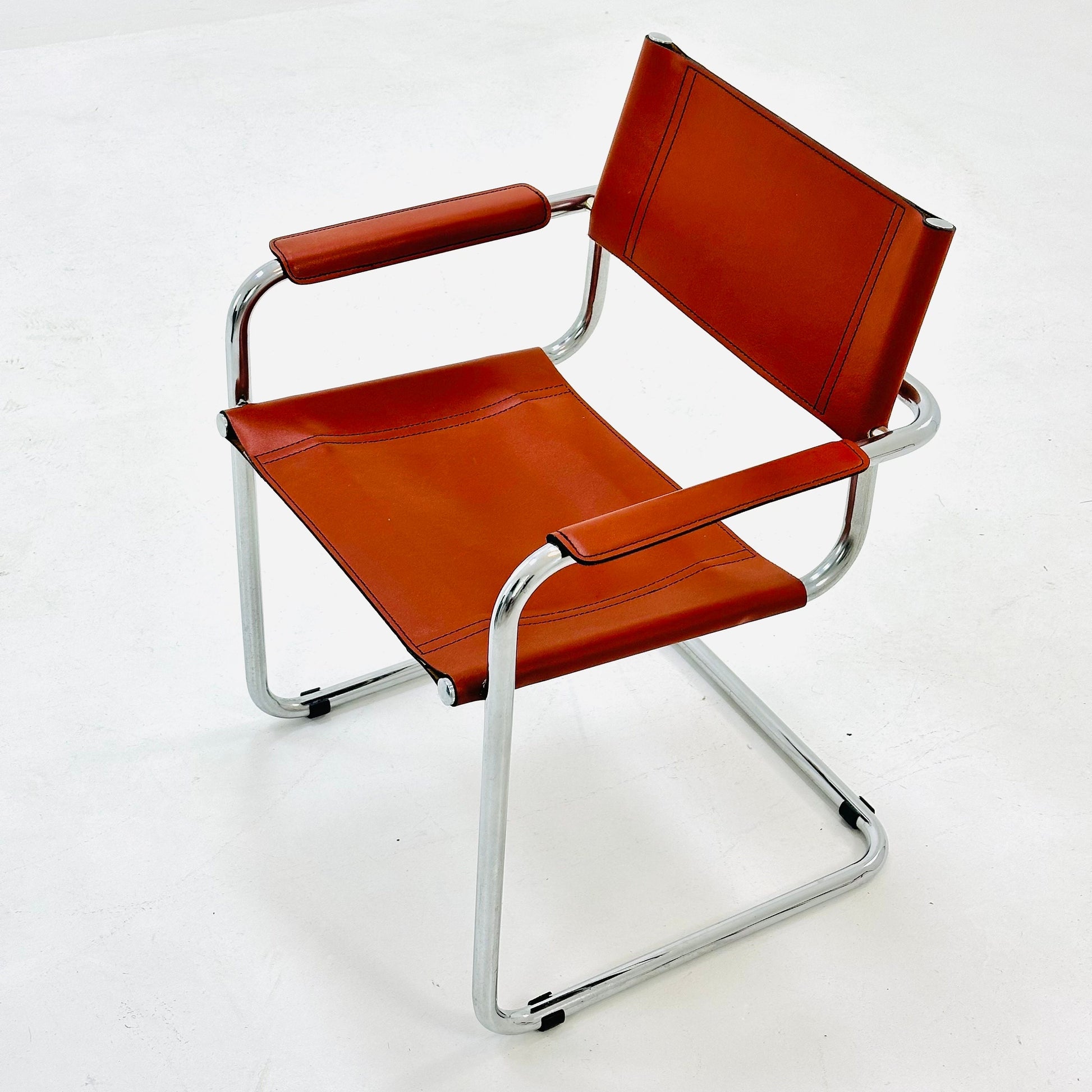 Mid Century Cognac Marcel Breuer -style Mart Stam S34 armchair / Bauhaus design / 1980s