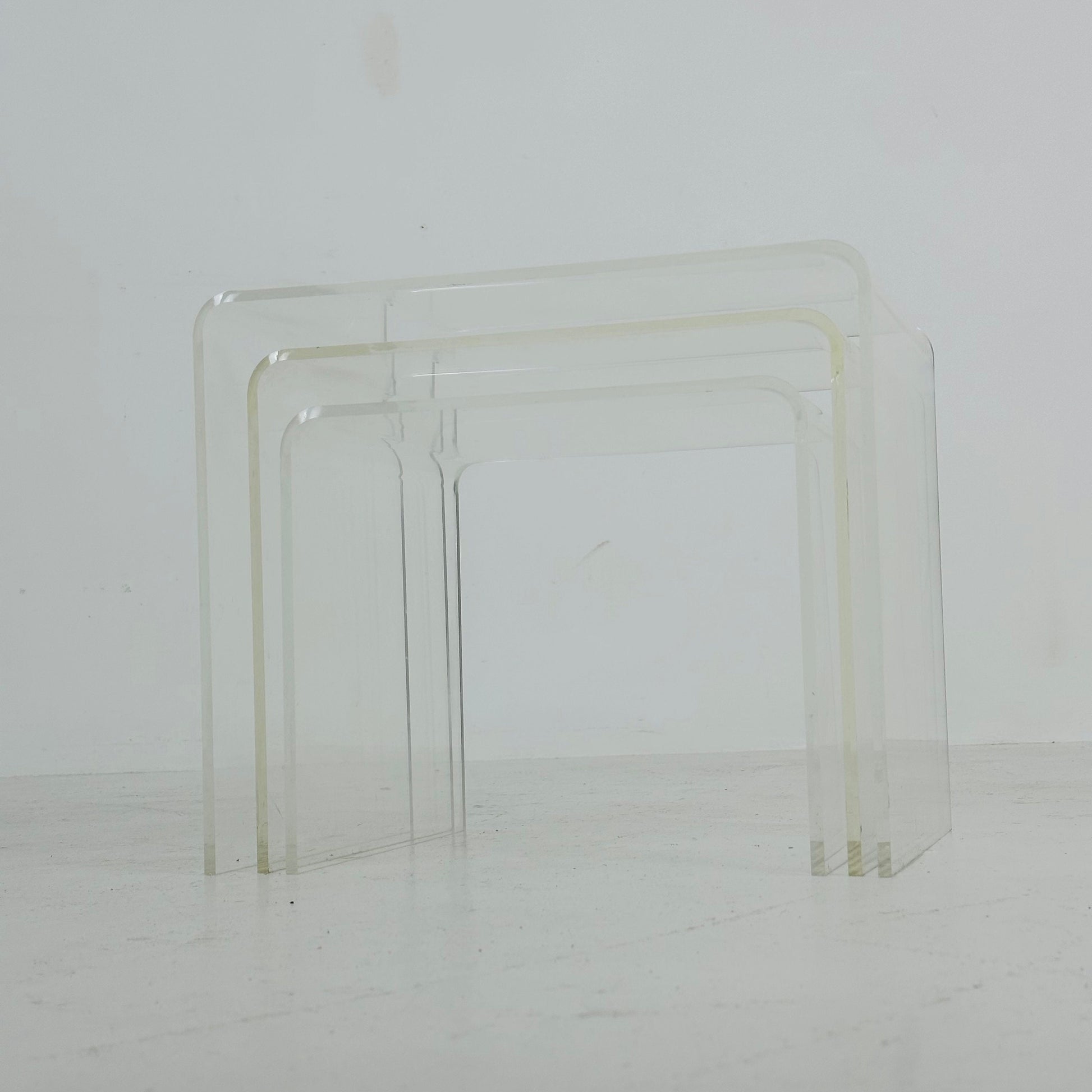 Mid-Century nesting tables made of acrylic glass, Italy, 1970s, set of 3