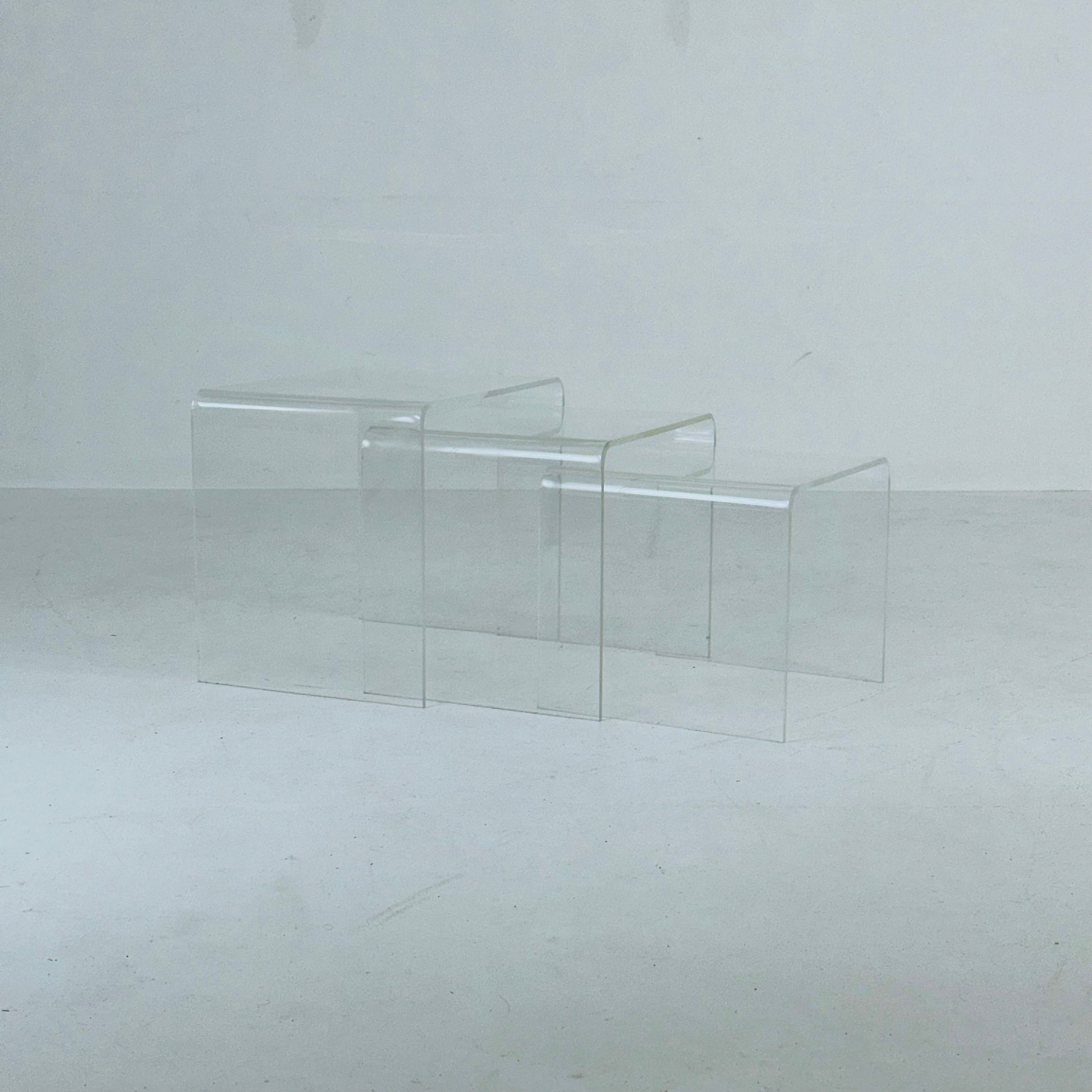 Mid-Century nesting tables made of acrylic glass, Italy, 1970s, set of 3
