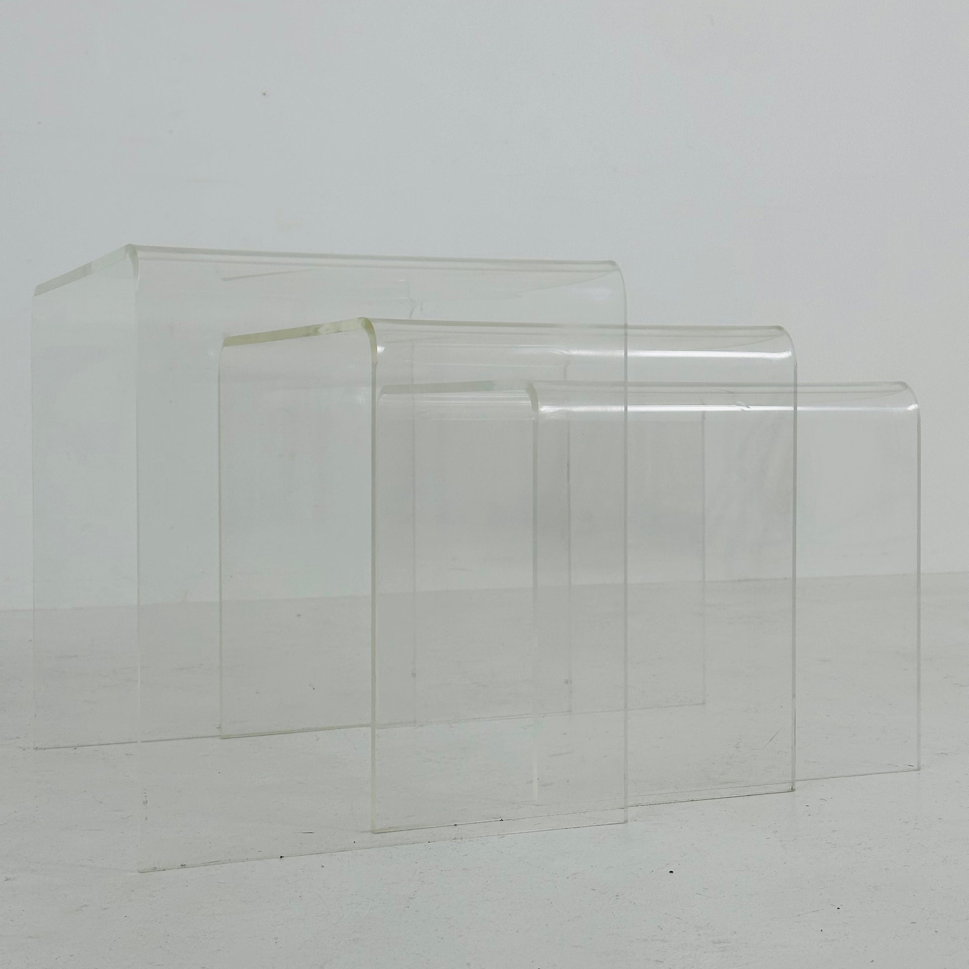 Mid-Century nesting tables made of acrylic glass, Italy, 1970s, set of 3