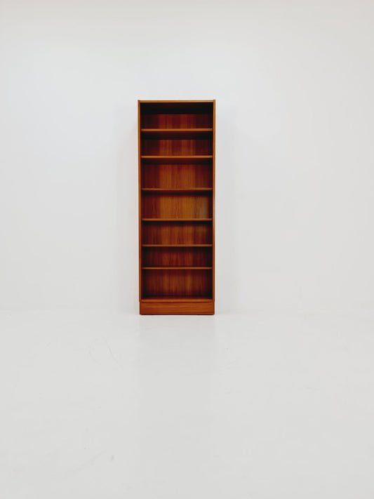 Danish freestanding vintage bookshelf system/ book case teak by Hundevad , 1960s
