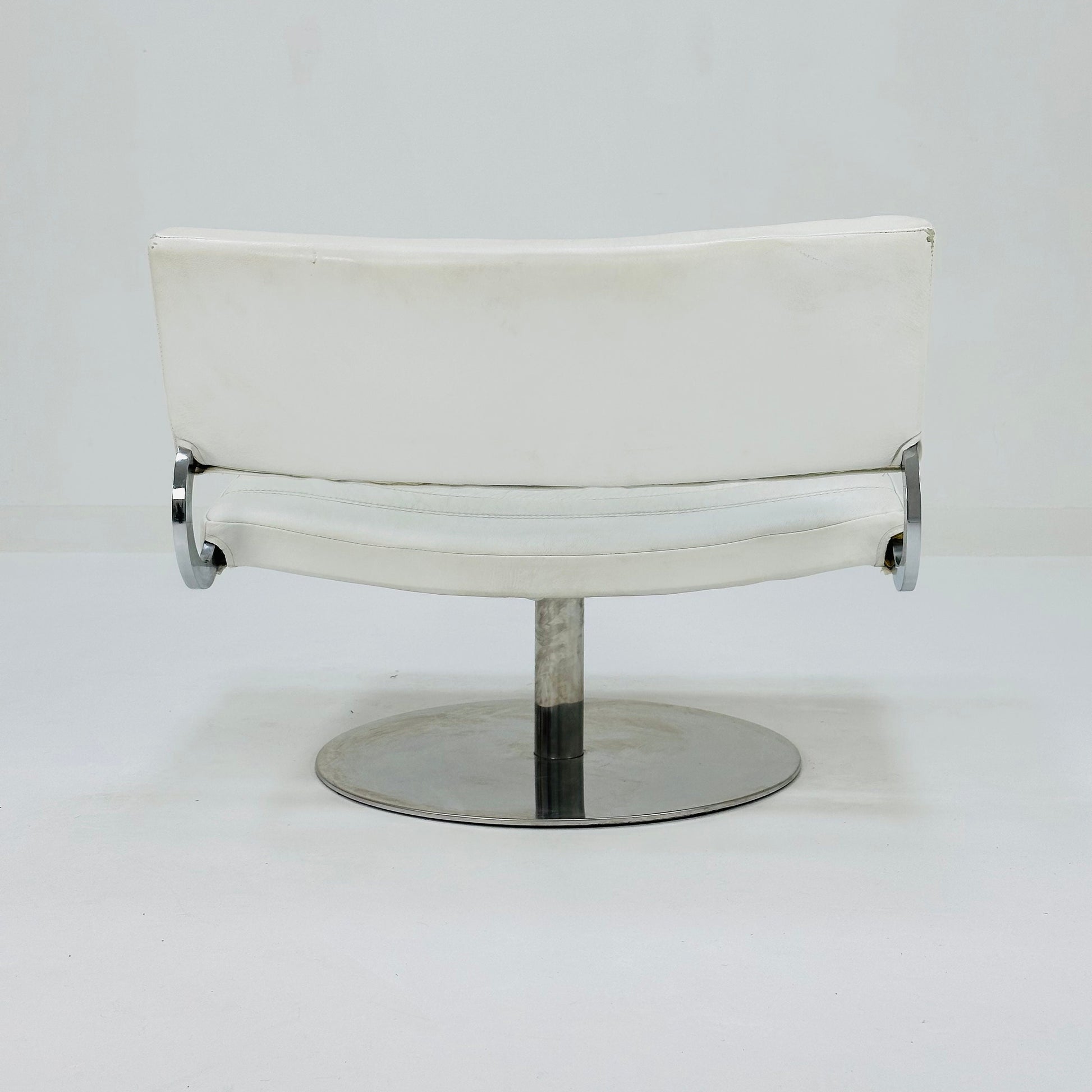 Mid century Modern swivel lounge chair 1970s