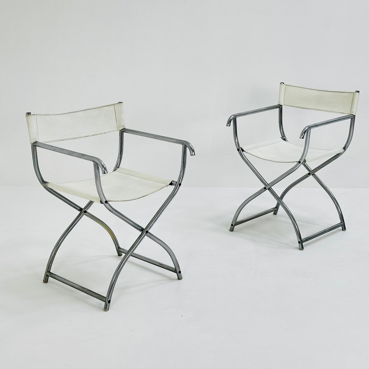 set of 2 mid -Century Modern Arrben director's chair in chrome and white leather 1980s