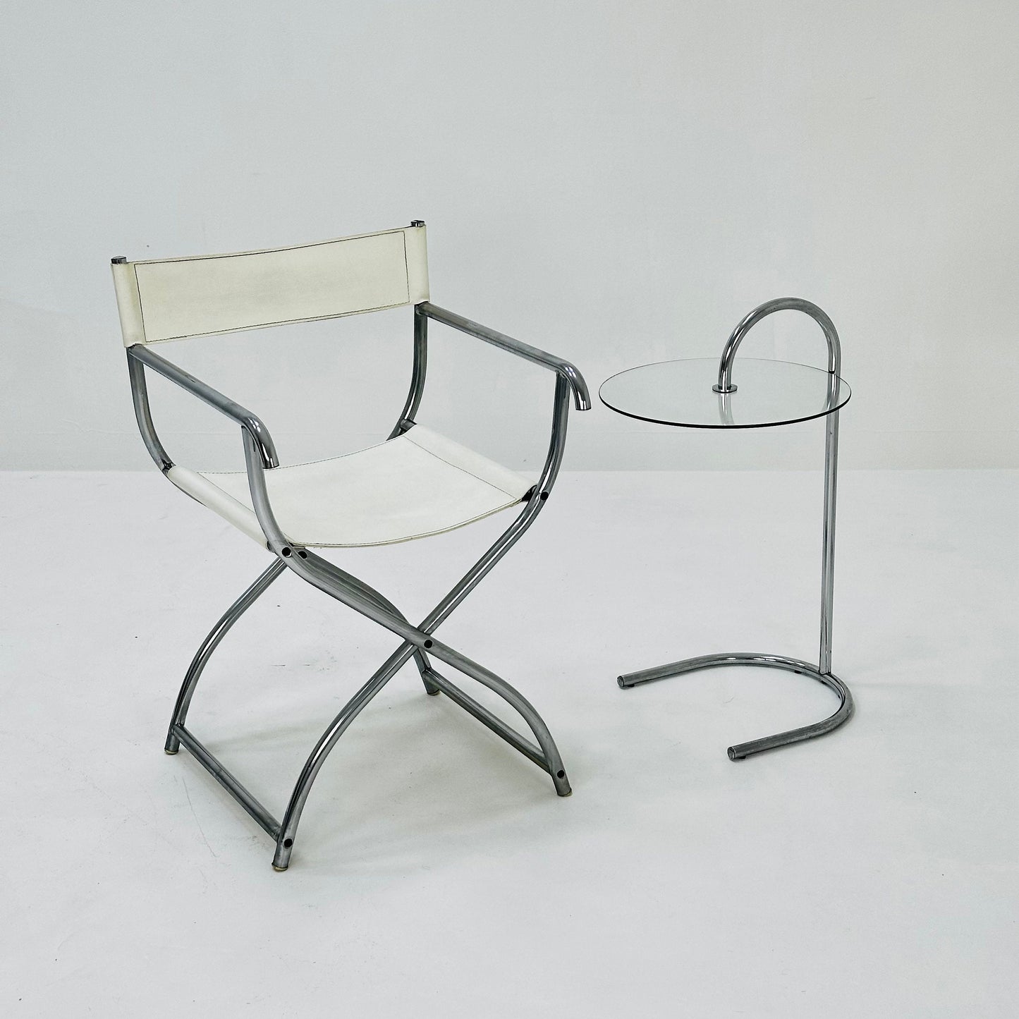 set of 2 mid -Century Modern Arrben director's chair in chrome and white leather 1980s