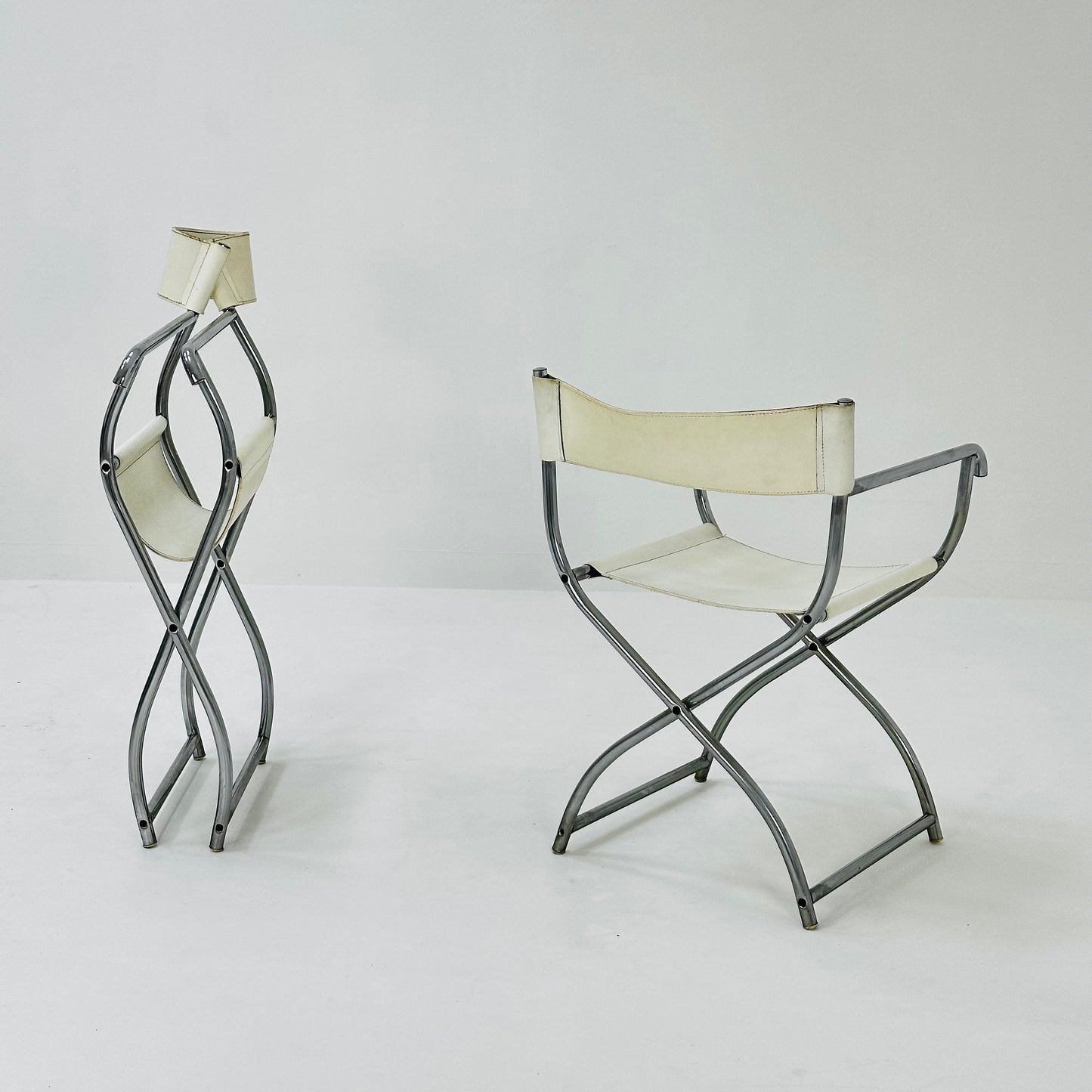 set of 2 mid -Century Modern Arrben director's chair in chrome and white leather 1980s