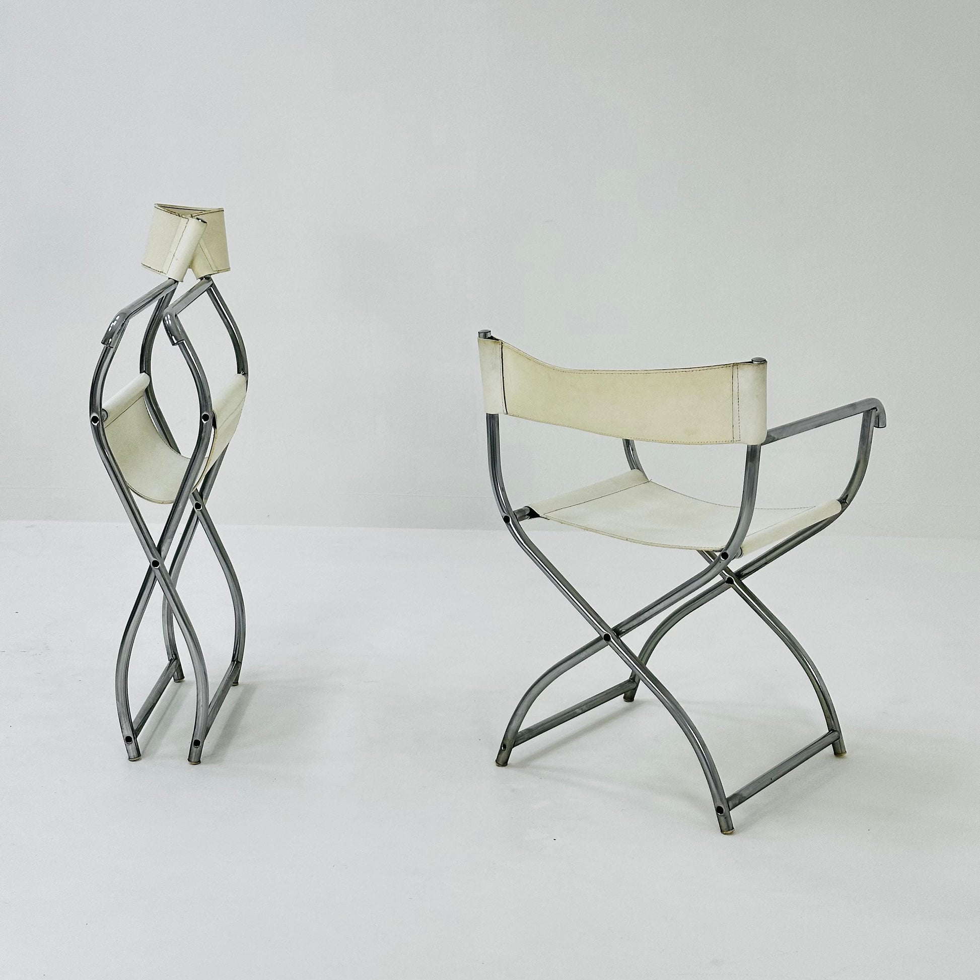 set of 2 mid -Century Modern Arrben director's chair in chrome and white leather 1980s