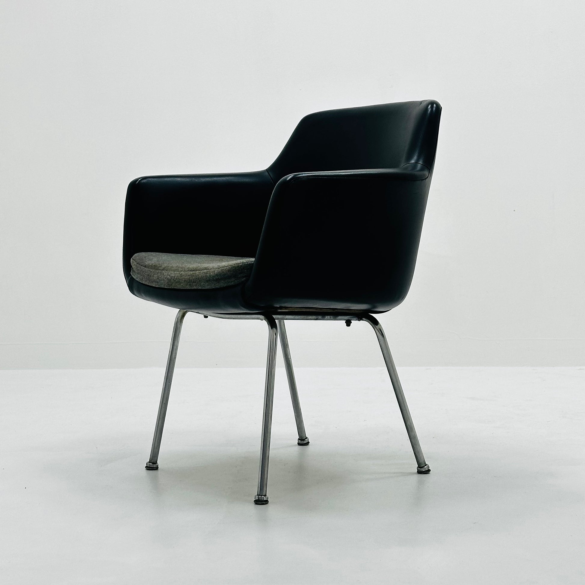 set of 2 Mid century Olli Mannermaa black Leather Kilta armchair by Eugen Schmidt & Cassina Martela 1970s