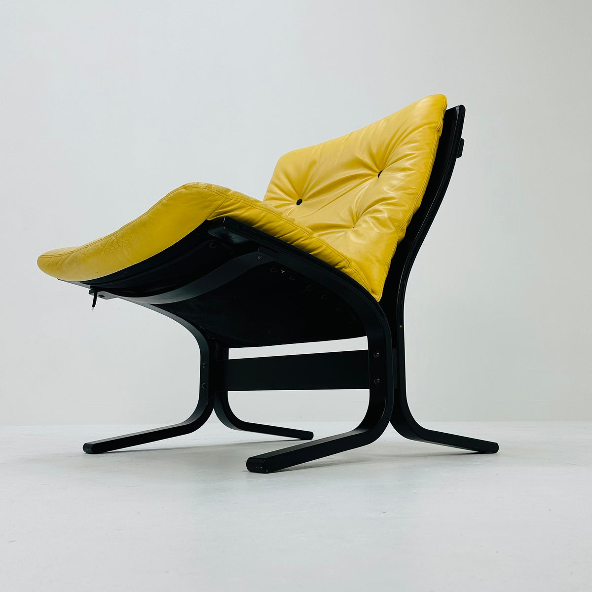Mid century armchair “Siesta” by Ingmar Relling, Westnofa Furniture, Norway. 1960s