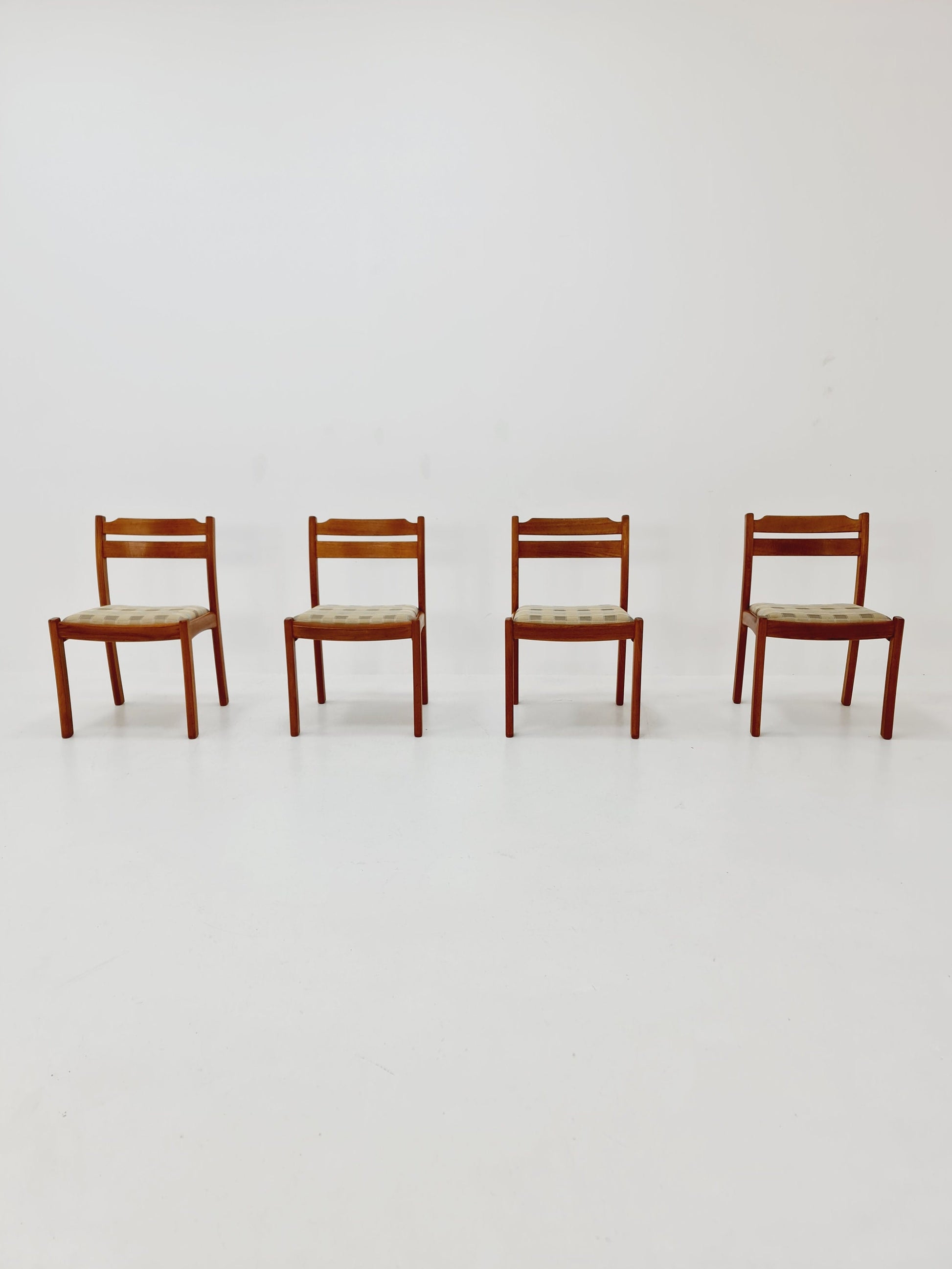 Mid Century Danish solid teak dining Chairs by Dyrlund, 1960s