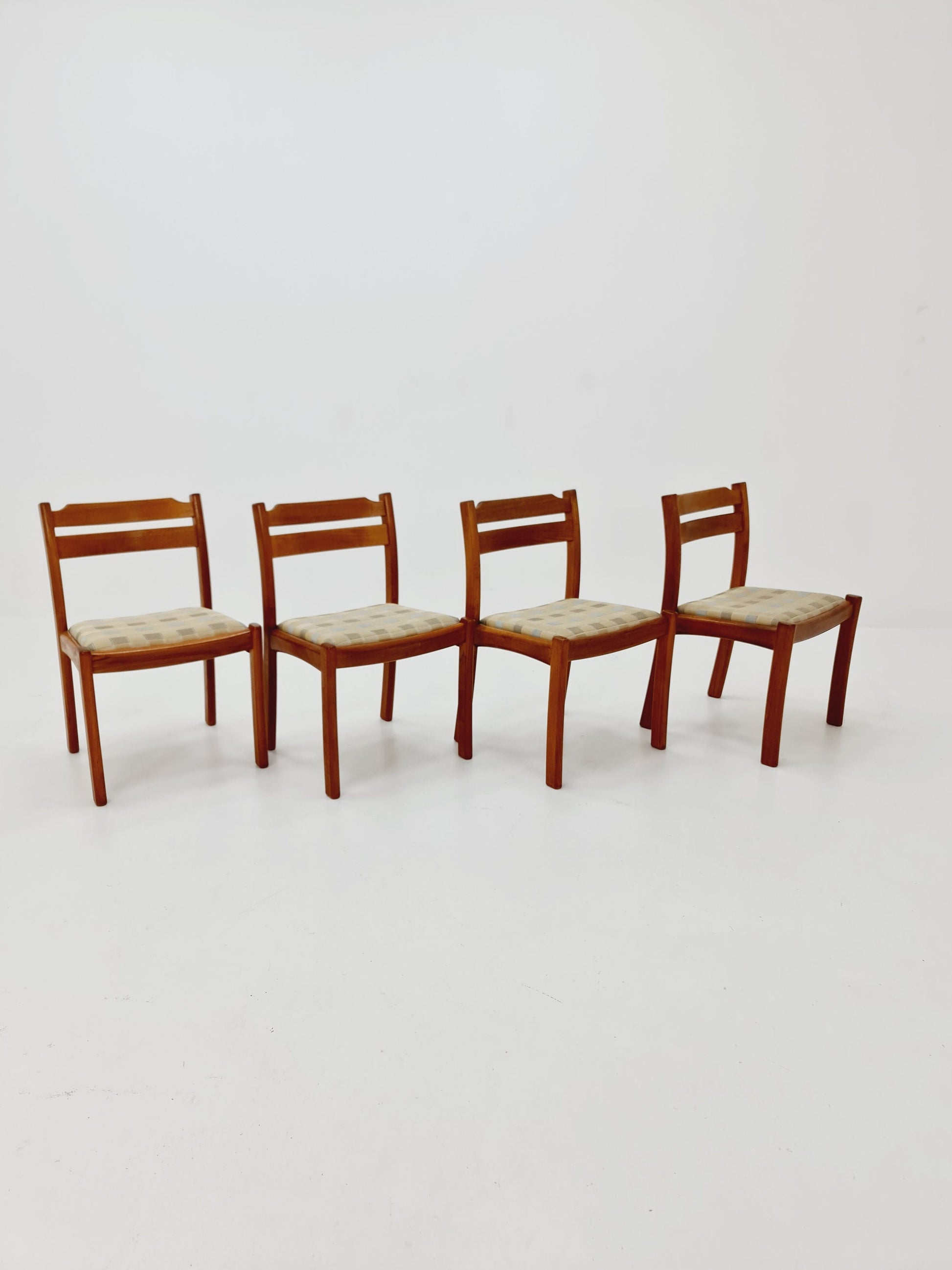 Mid Century Danish solid teak dining Chairs by Dyrlund, 1960s