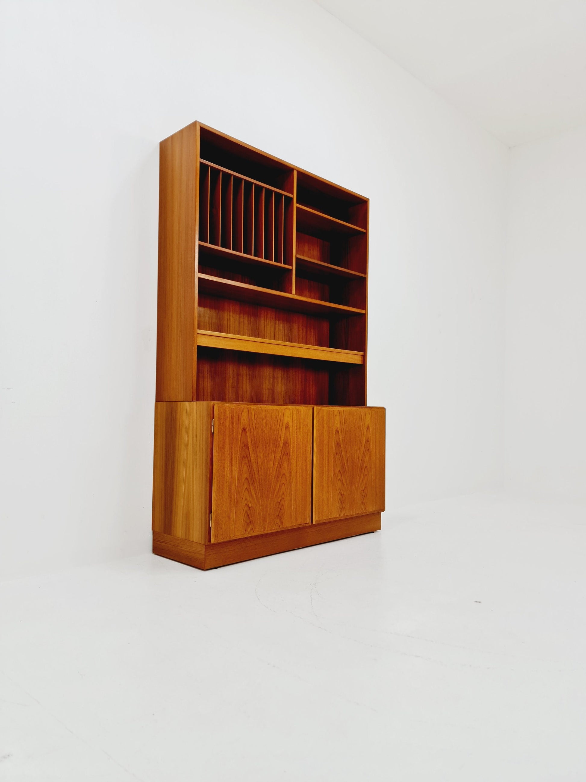 Danish freestanding vintage bookshelf system/ book case teak by Omman Jun , 1960s