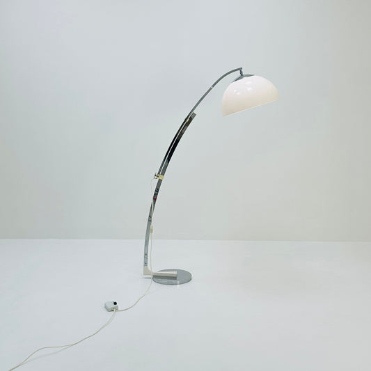 Mid Century adjustable white and chrome floor lamp by Goffredo Reggiani Itsly 1970s