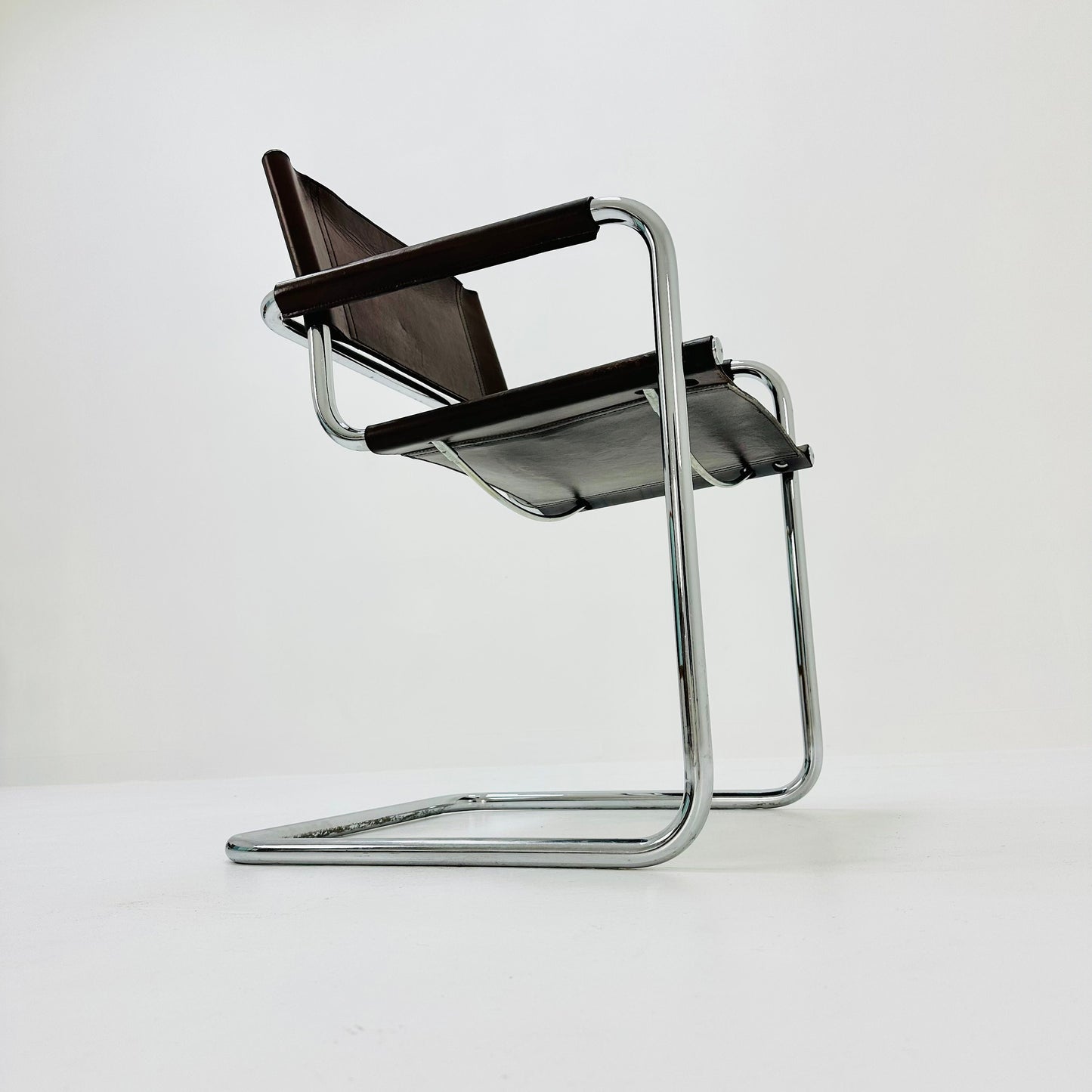 Mid century Bauhaus B34 brown leather cantilevered chair by Mart Stam for Jox Interni italy 1980s