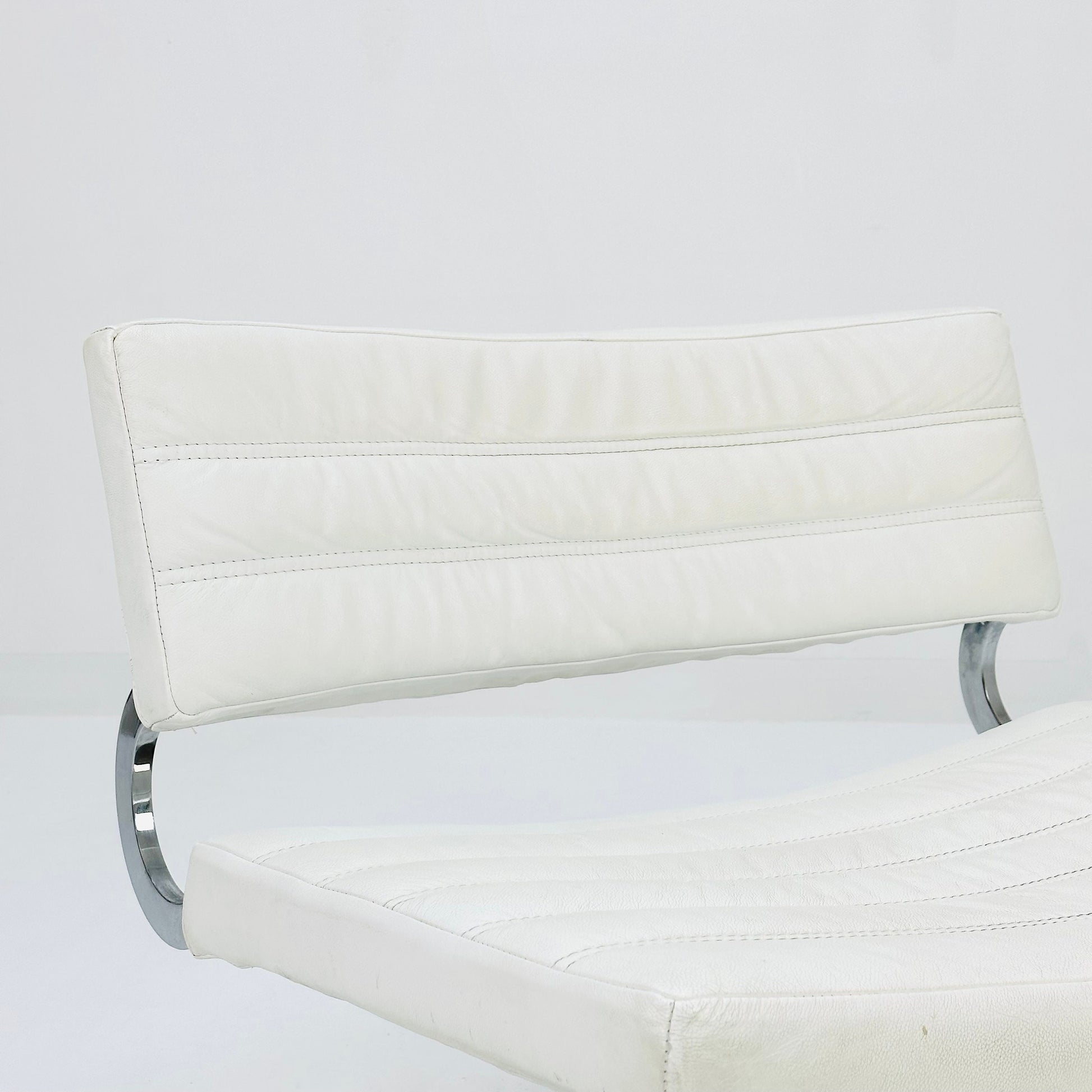 Mid century Modern swivel lounge chair 1970s