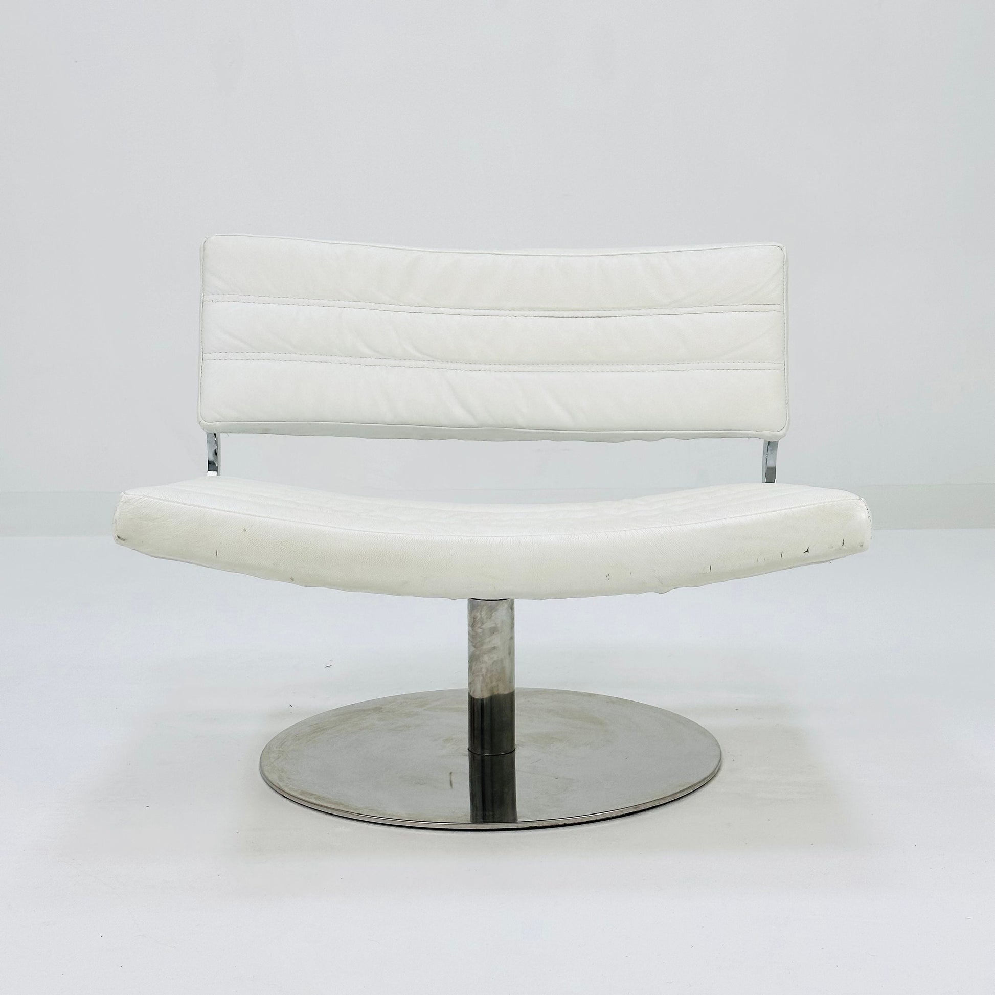 Mid century Modern swivel lounge chair 1970s
