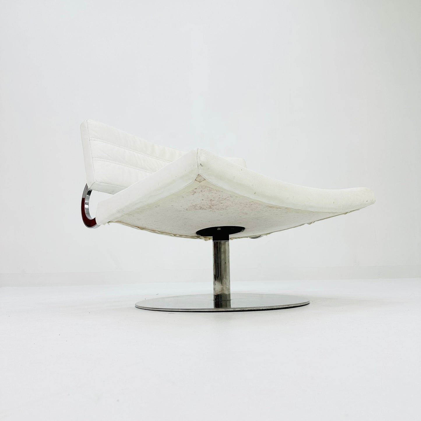 Mid century Modern swivel lounge chair 1970s