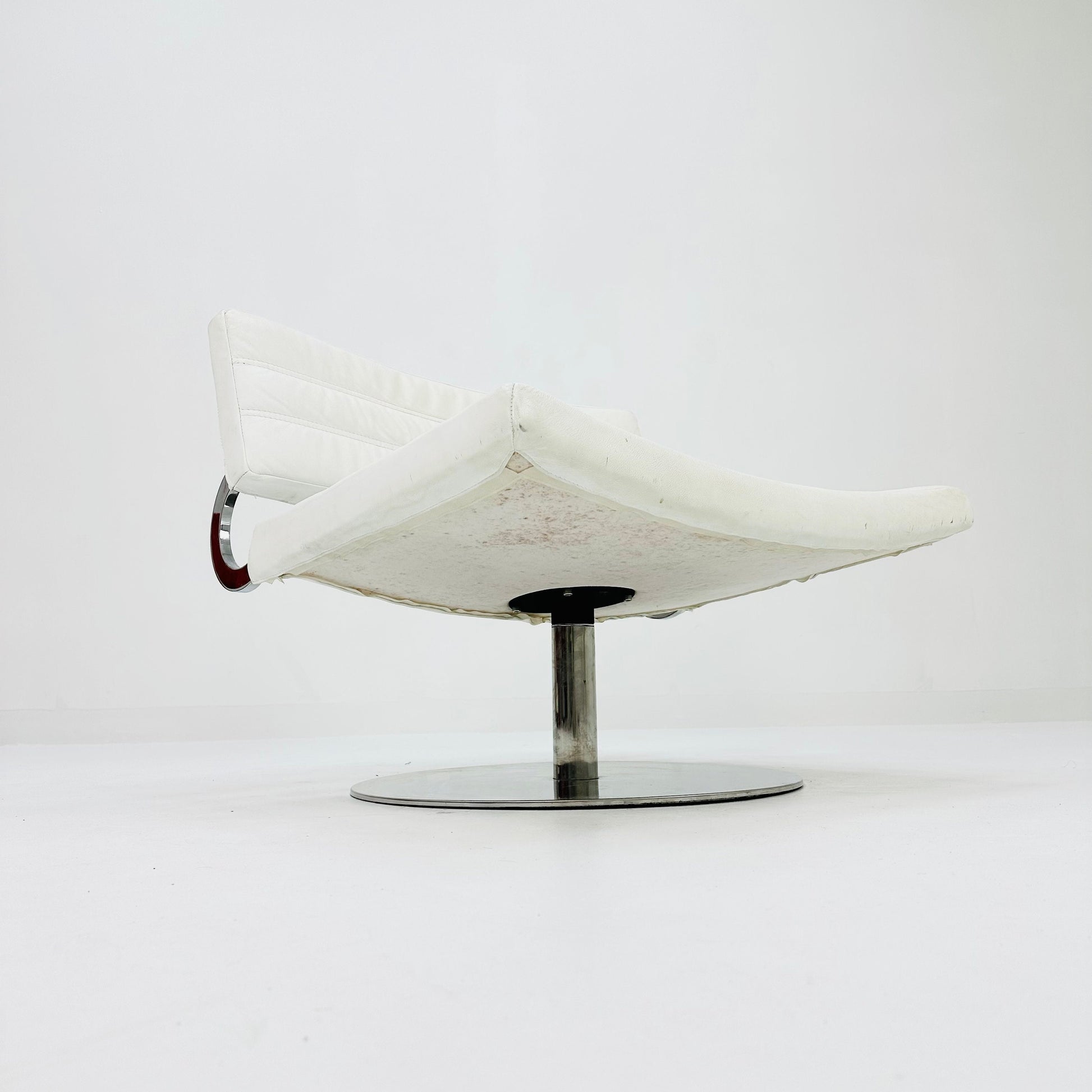 Mid century Modern swivel lounge chair 1970s