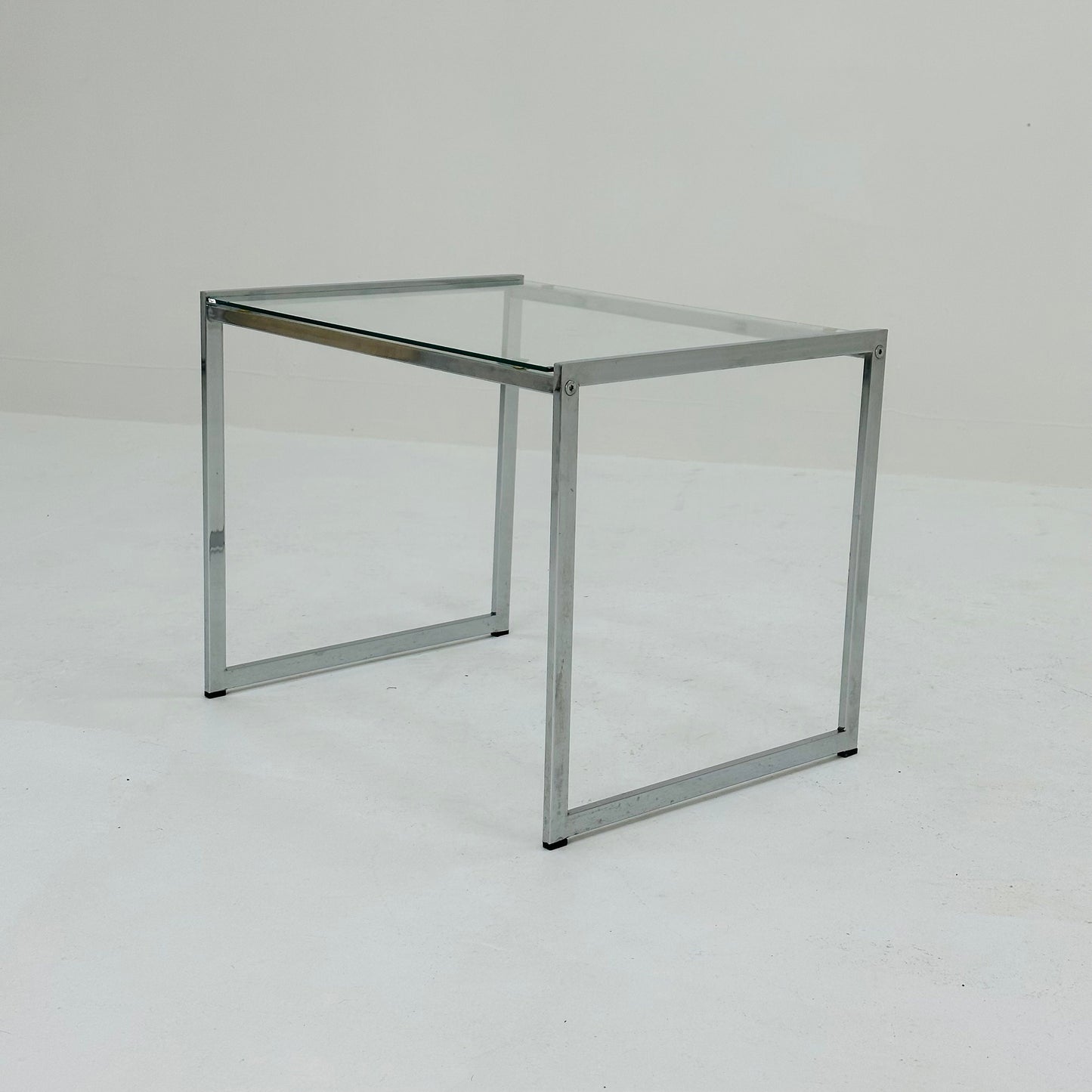 Set of tow Bauhaus side tables / bar tables in chrome and glass Italy 1970s