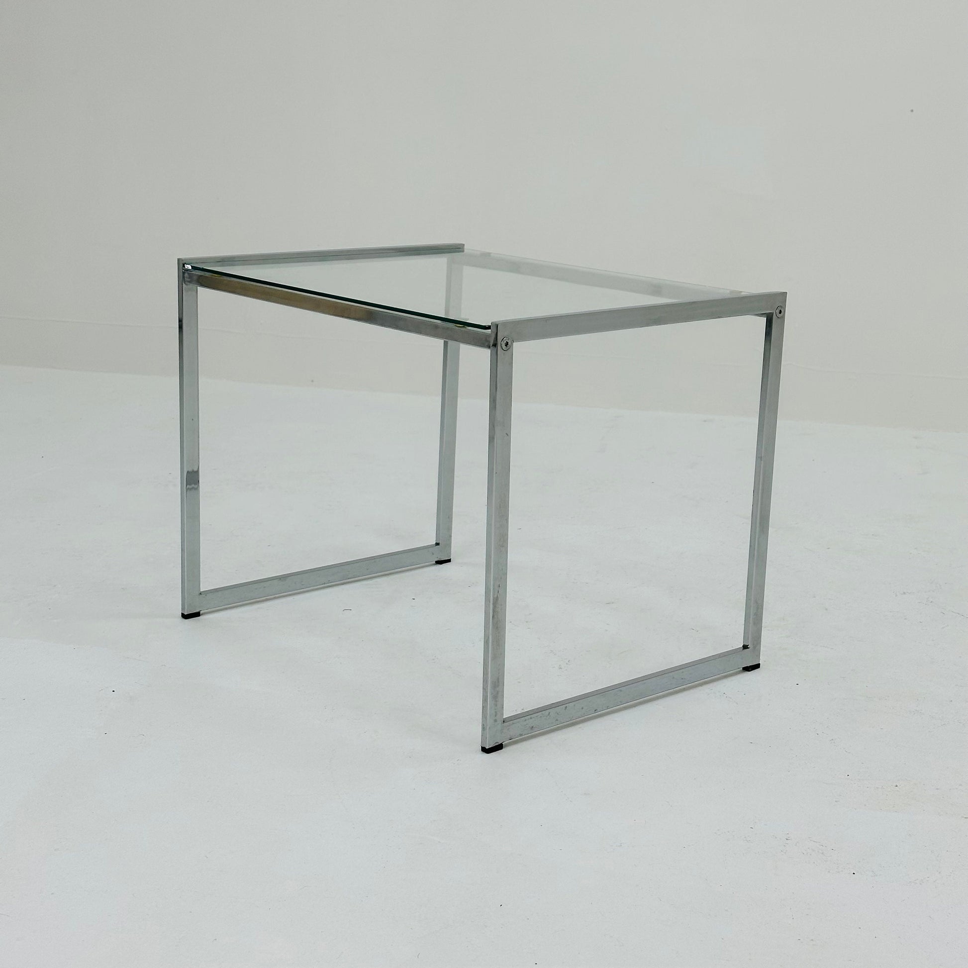 Set of tow Bauhaus side tables / bar tables in chrome and glass Italy 1970s