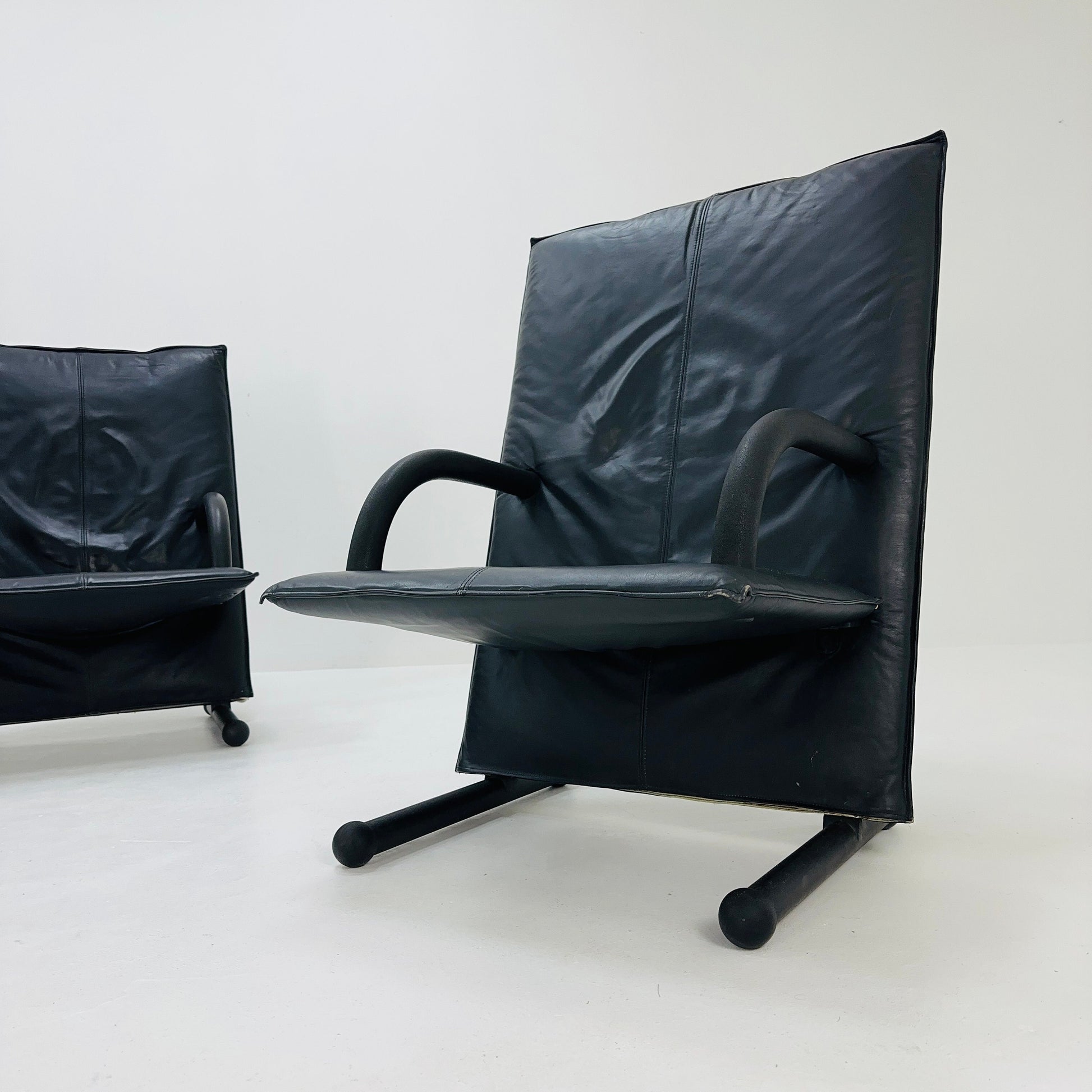 1 of 2 Vintage Italian T-Line leather armchairs by Burkhard Vogtherr for Arflex 1980s