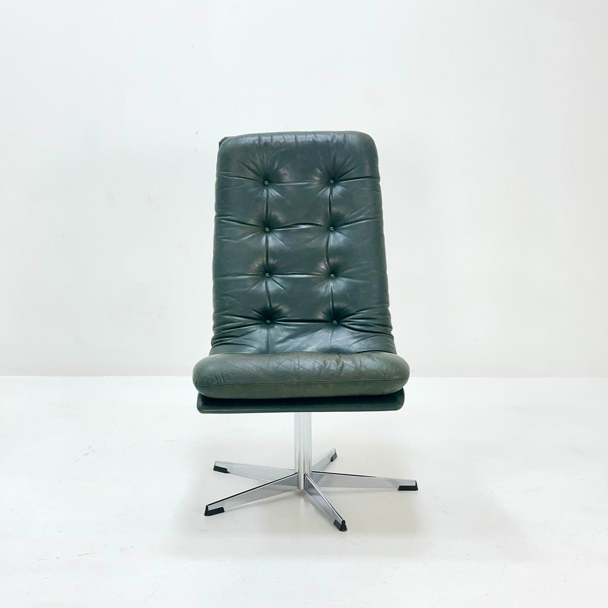 Mid Century dark green Leather Lounge Chair Italy 1980s