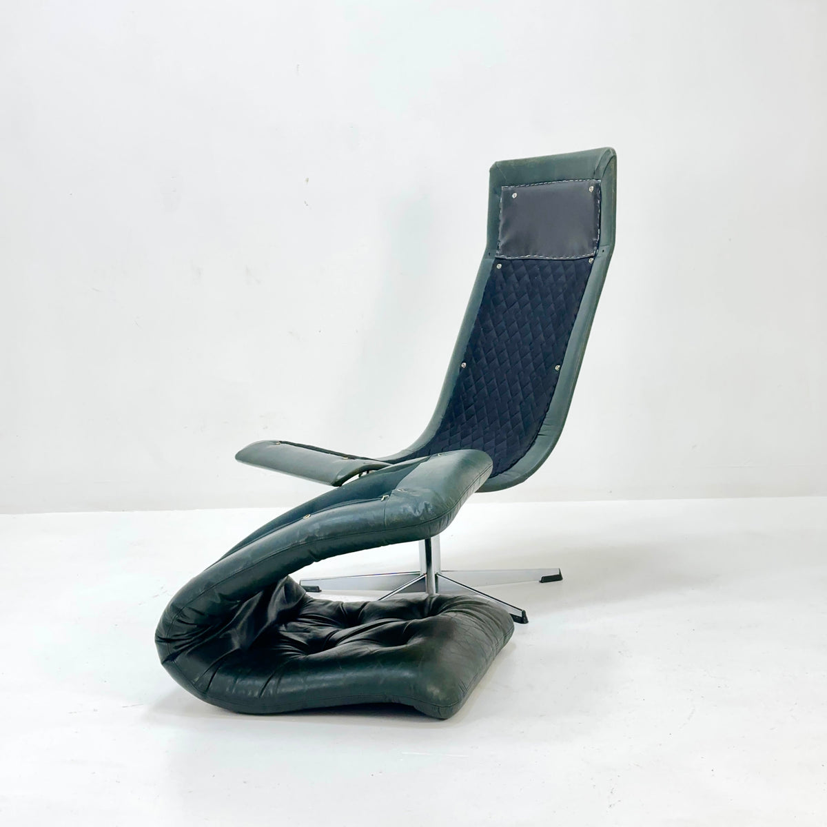 Mid Century dark green Leather Lounge Chair Italy 1980s