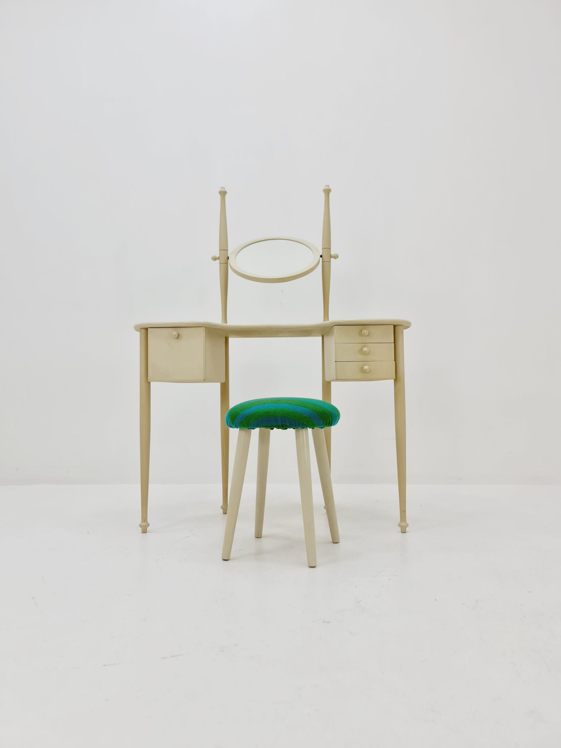 Mid Century Modern Swedish vanity table/ make up By AB Nybrofabriken Model Romantica, 1960s