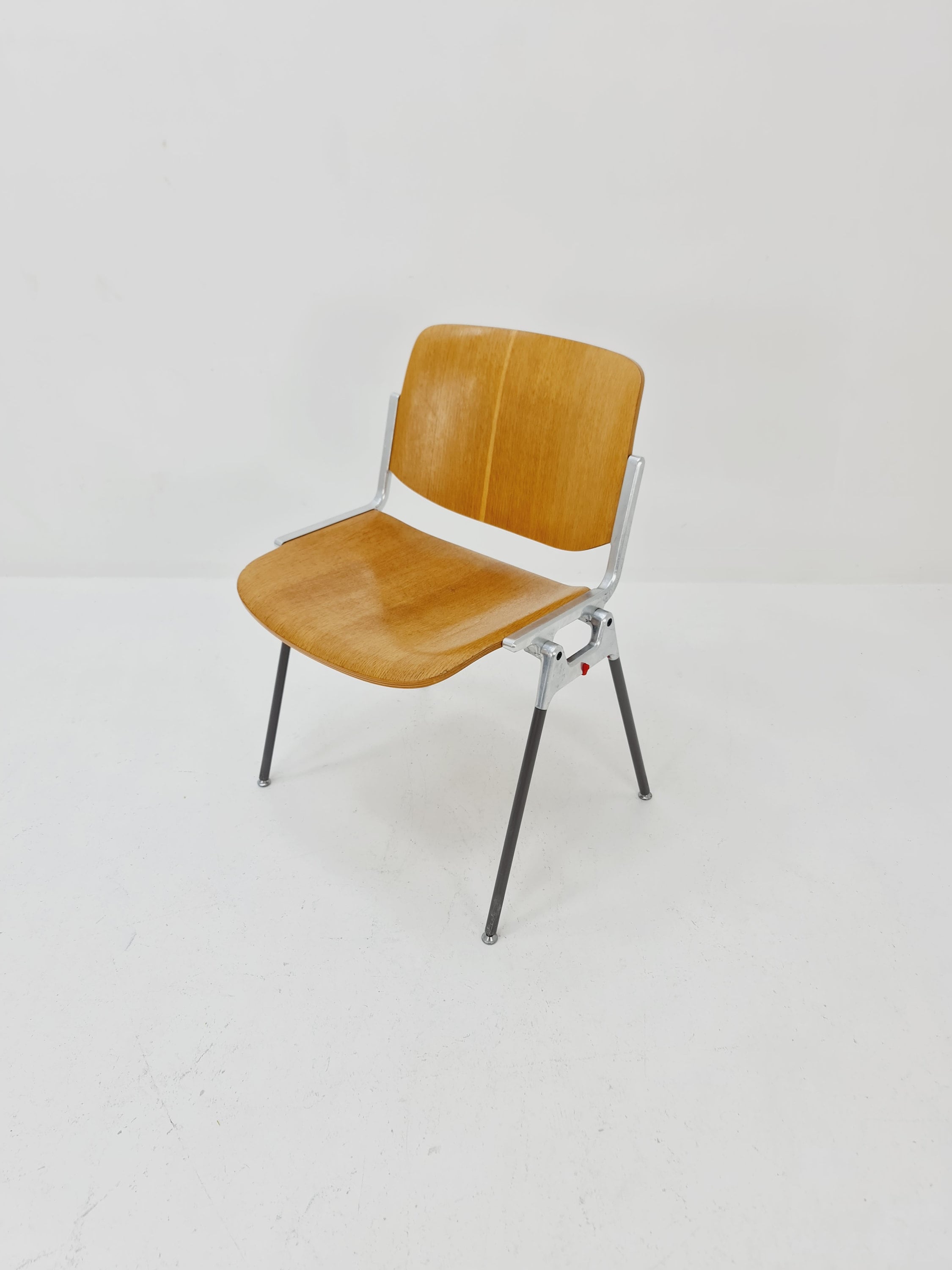 1 of 5 1960s Italian Castelli Chairs by Giancarlo Piretti