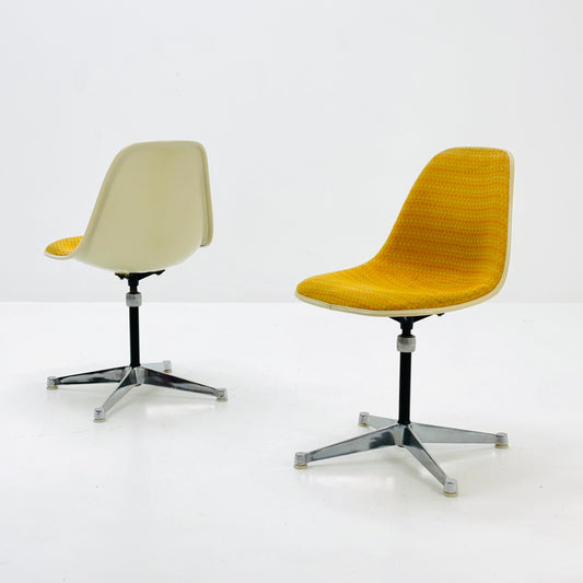 1 of 2 Space Age swivel chairs by Charles & Ray Eames for Herman Miller 1970s