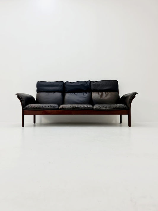 Mid-century scandinavian Leather & walnut lounge sofa/ Easy sofa 1970s