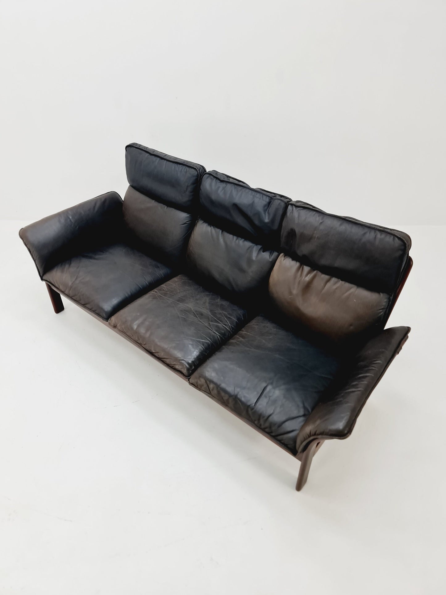 Mid-century scandinavian Leather & walnut lounge sofa/ Easy sofa 1970s