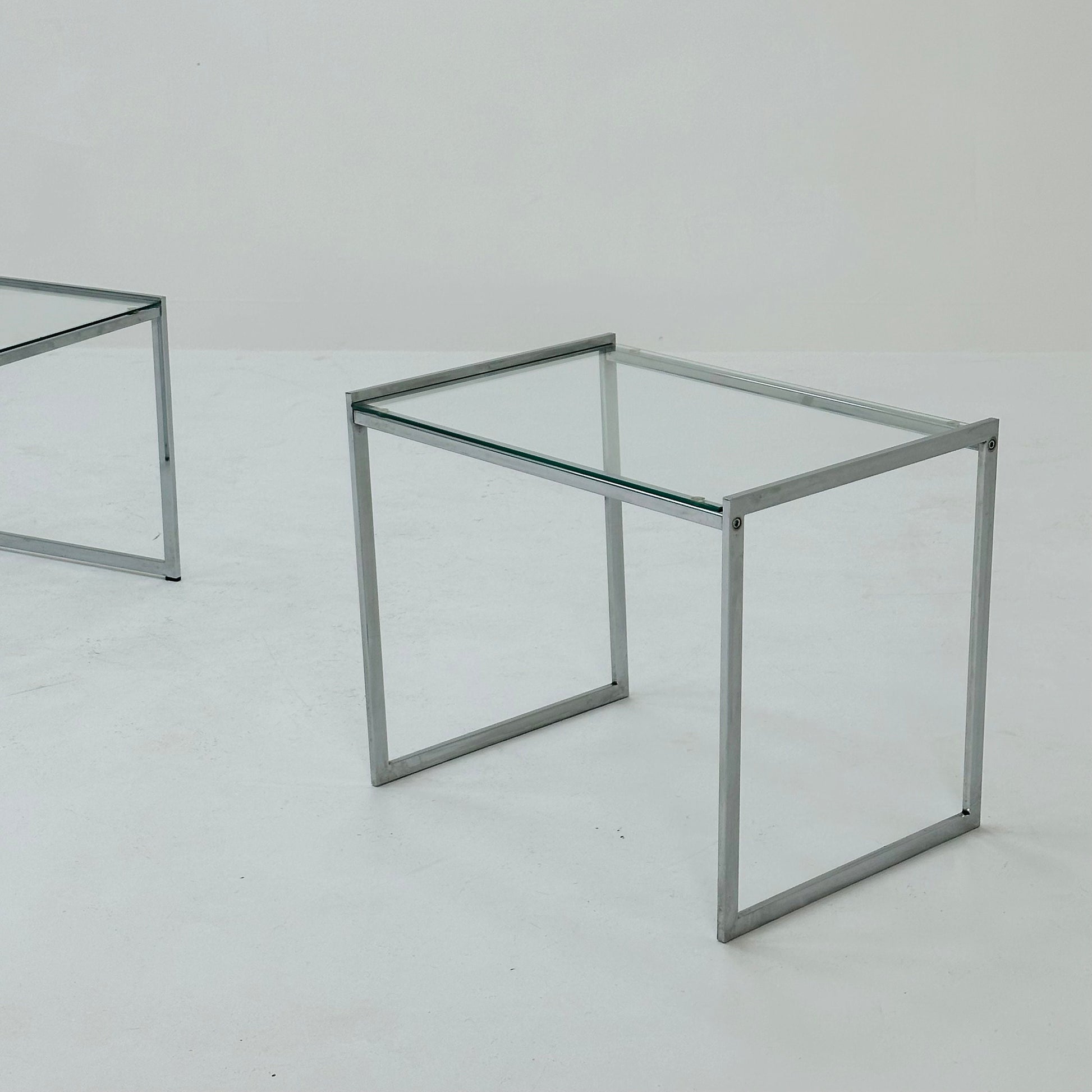 Set of tow Bauhaus side tables / bar tables in chrome and glass Italy 1970s