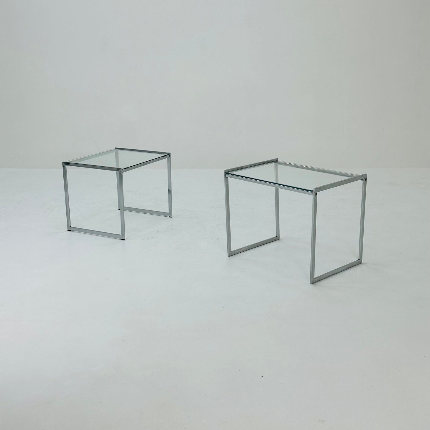 Set of tow Bauhaus side tables / bar tables in chrome and glass Italy 1970s