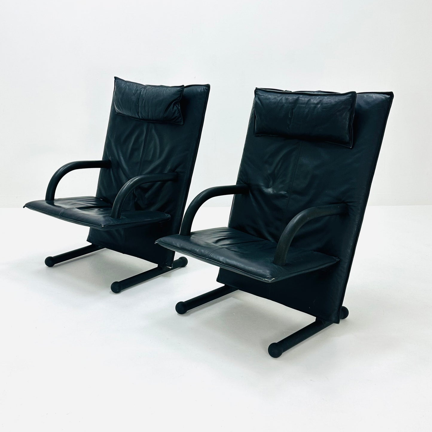 1 of 2 Vintage Italian T-Line leather armchairs by Burkhard Vogtherr for Arflex 1980s