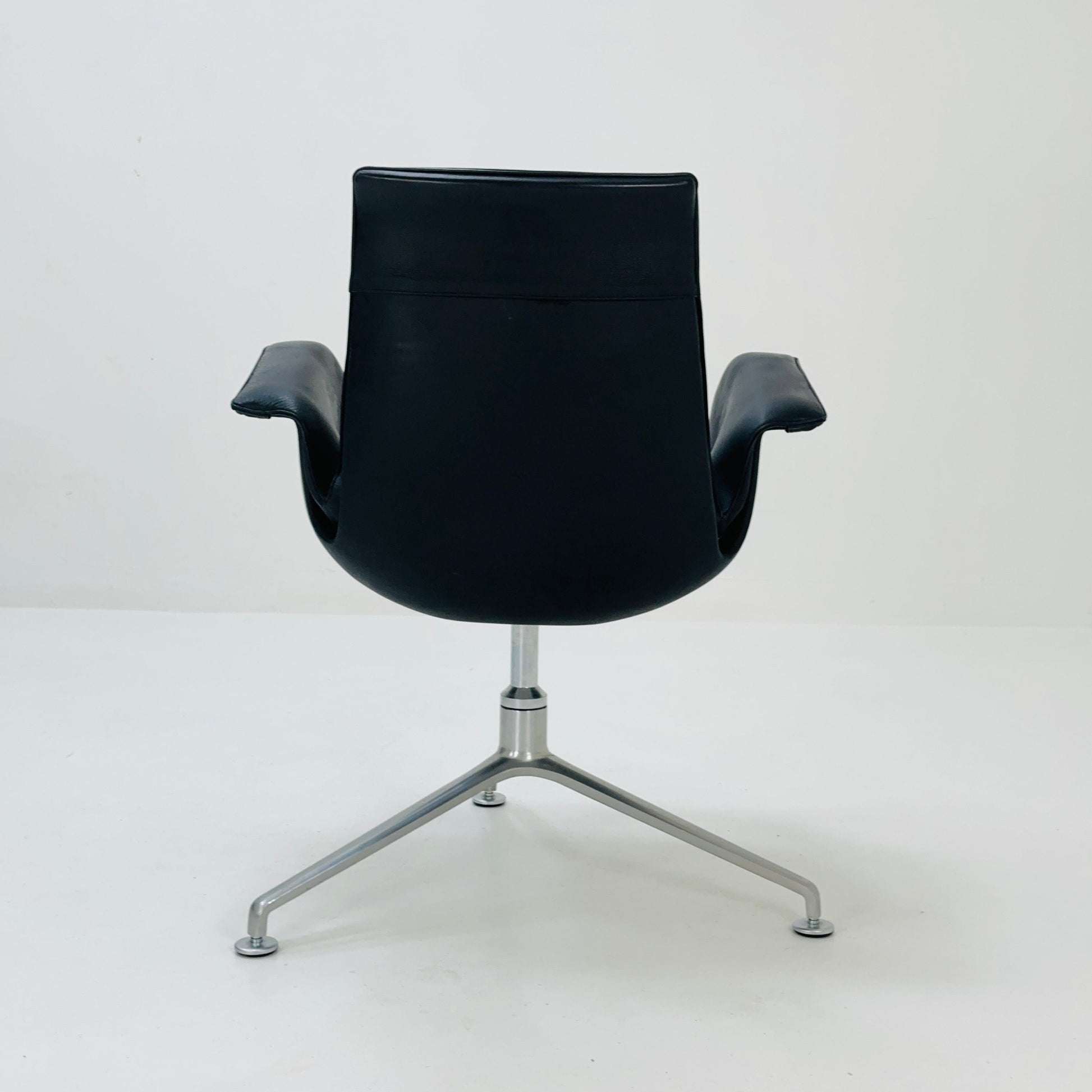 Bird Low Tulip black leather Chair by Fabricius and Kastholm kill international Model FK6725 Germany 1960s