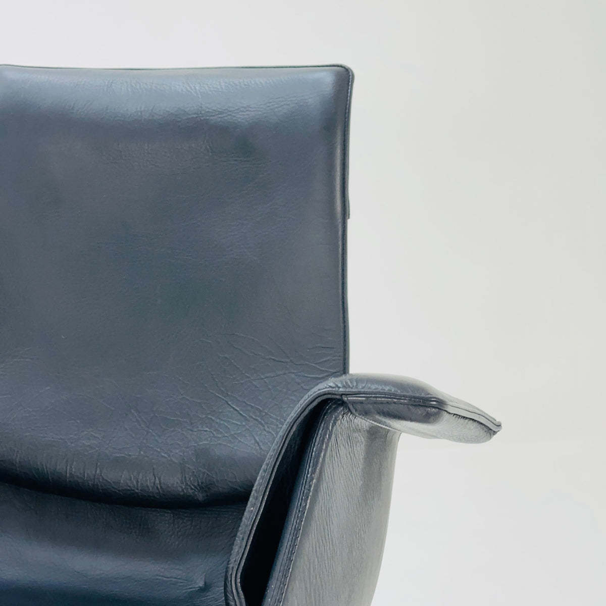 Bird Low Tulip black leather Chair by Fabricius and Kastholm kill international Model FK6725 Germany 1960s