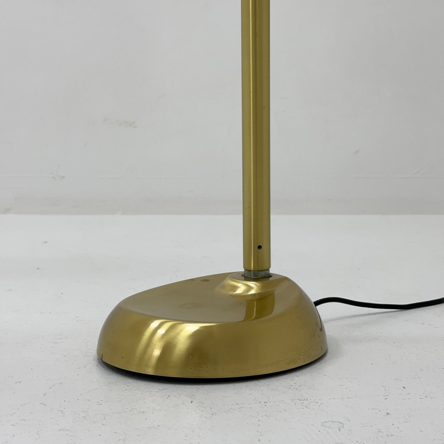 Mid century Balanced Spectrum Jefferson Avenue adjustable brass Floor Lamp 1980s