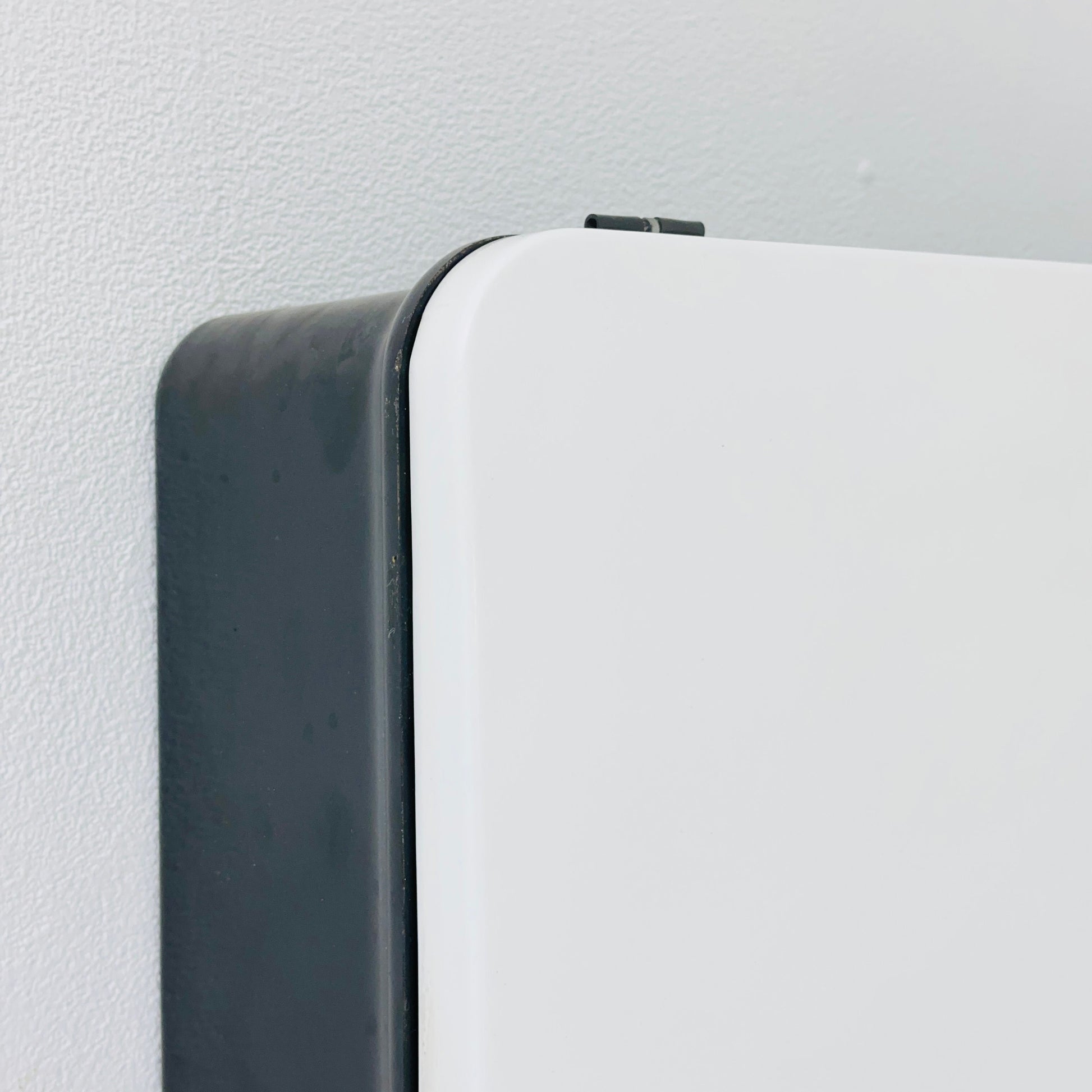 Spaceage black and white BATHROOM MEDICINE CABINET from the 1960s