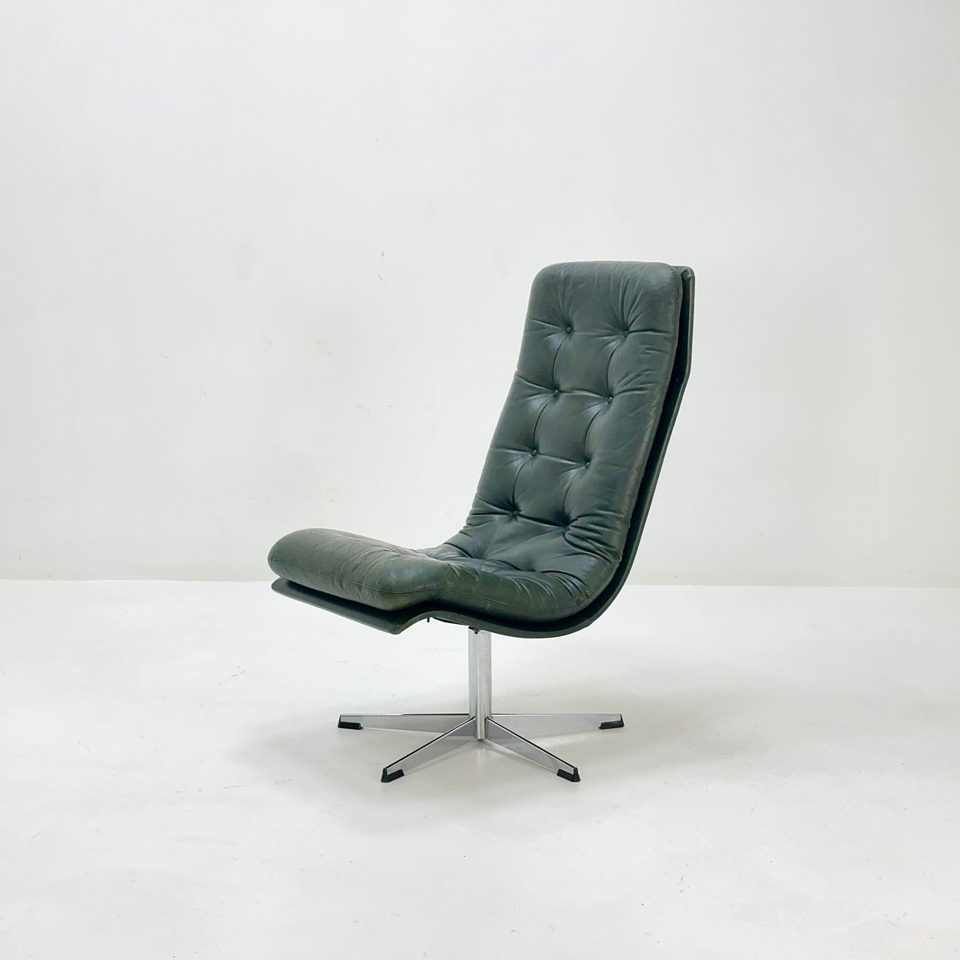 Mid Century dark green Leather Lounge Chair Italy 1980s