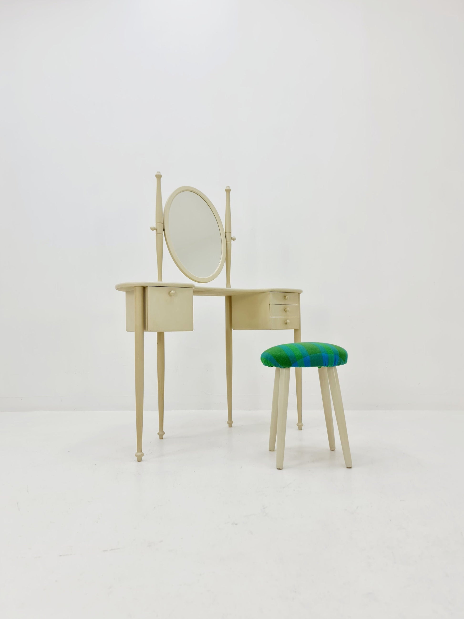 Mid Century Modern Swedish vanity table/ make up By AB Nybrofabriken Model Romantica, 1960s