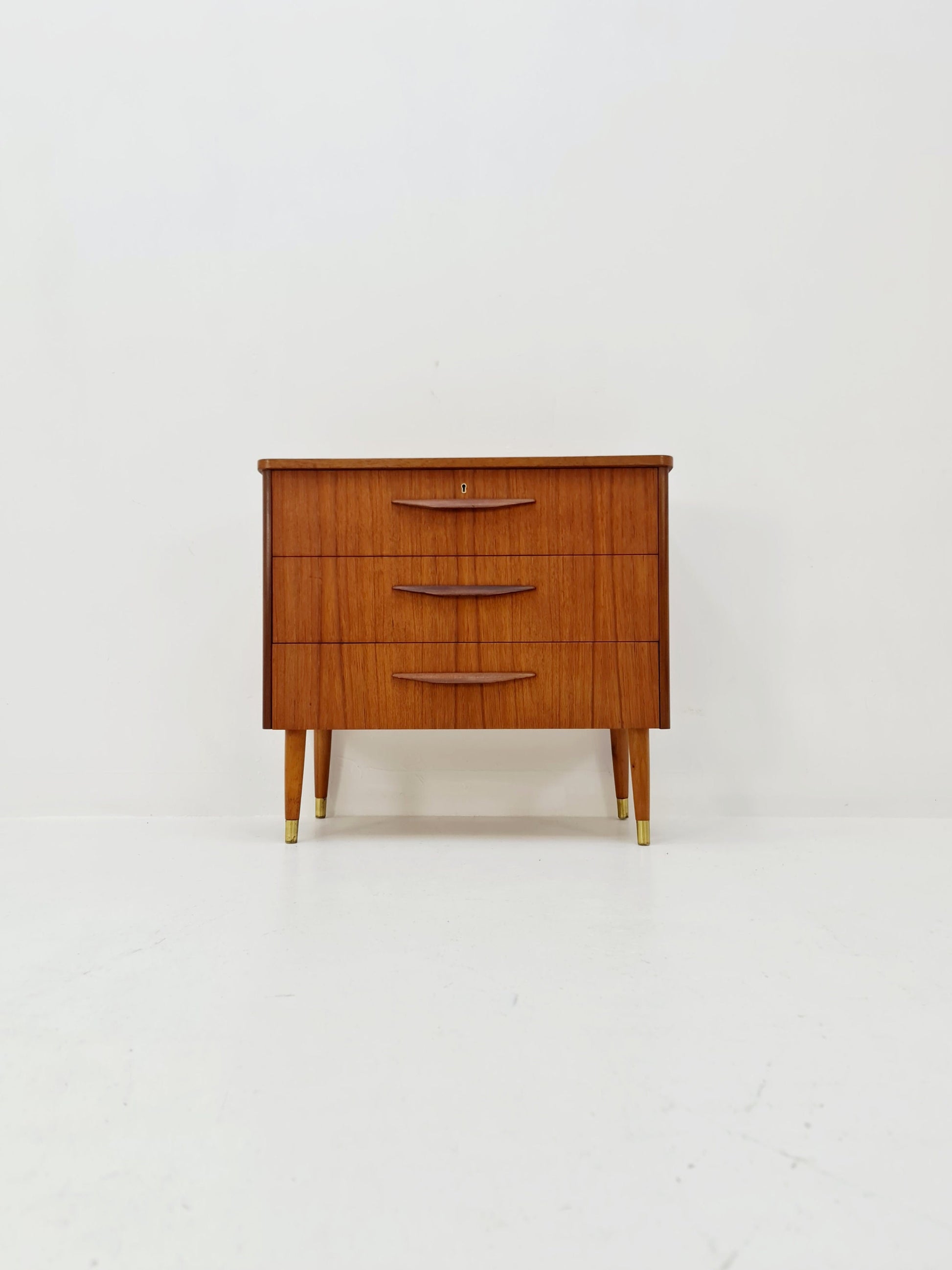 Midcentury danish design chest of drawers / drawer dresser /3 drawers cabinet, 1960s