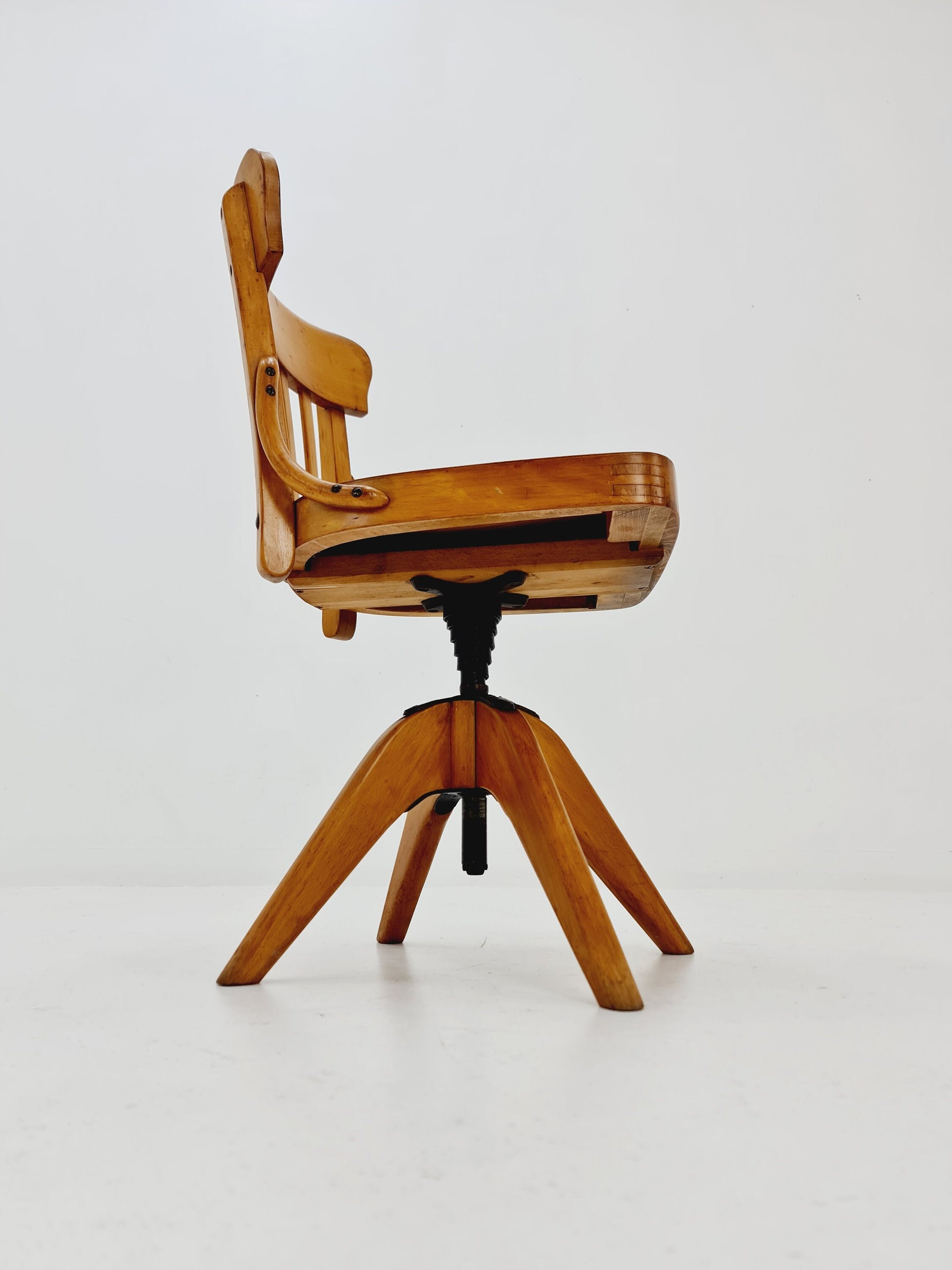 Bauhaus swivel office chair in solid wood By Puffdreh Kontorchair 1930s