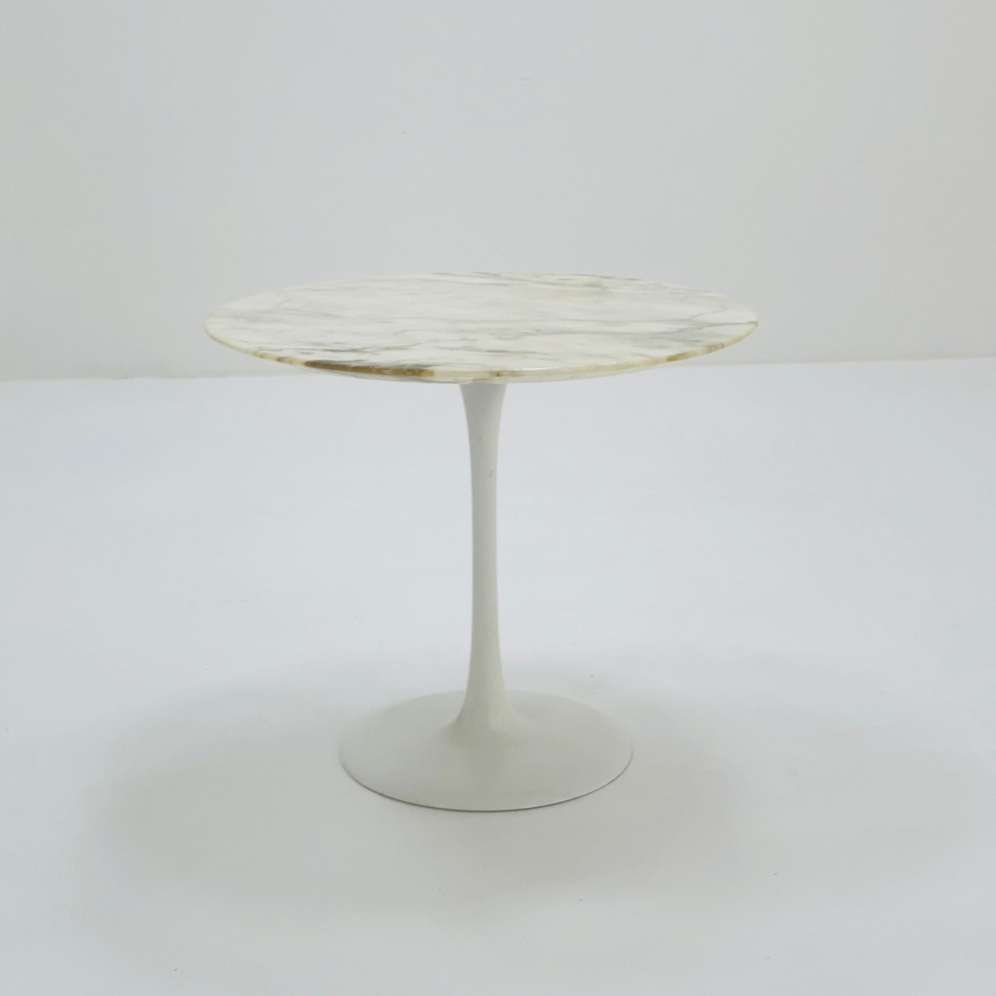 Space age marble-topped Tulip coffee table by Eero Saarinen for Knoll International, 1950s
