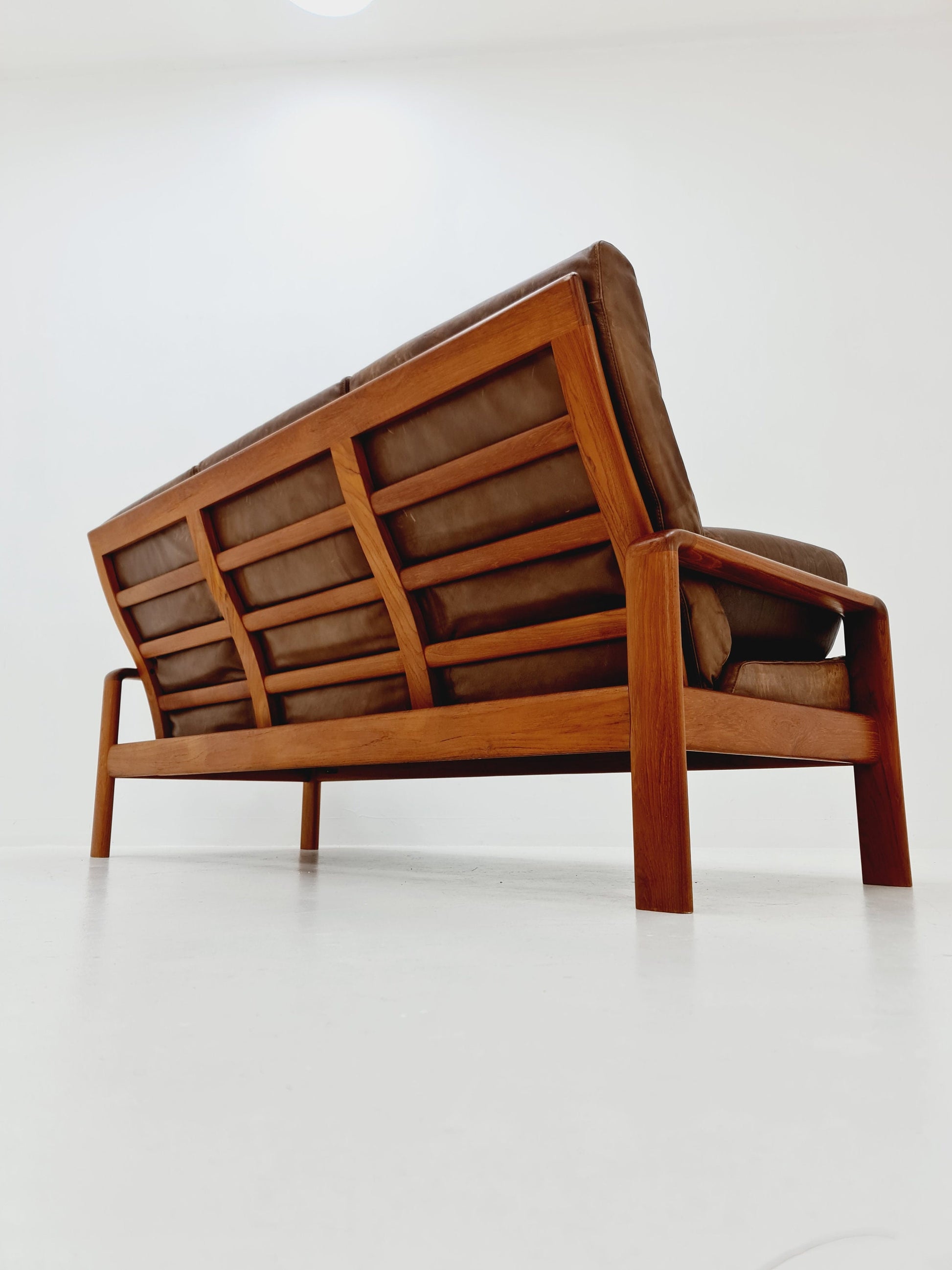 Mid century easy lounge couch by Sven ellekaer for komfort teak , 1960s