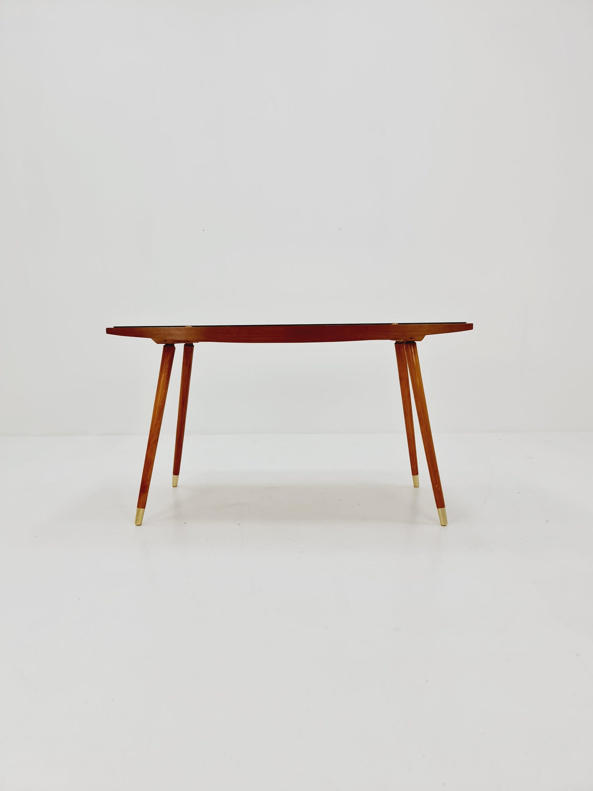 mid centtury vintage coffetable witth glass top from the 50s