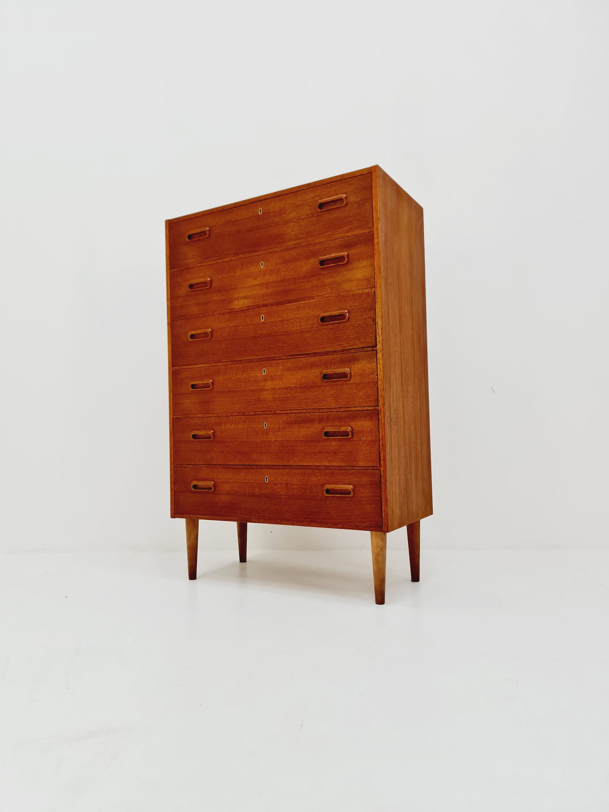 Midcentury Danish teak chest of drawers / drawer dresser / cabinet, 1960s