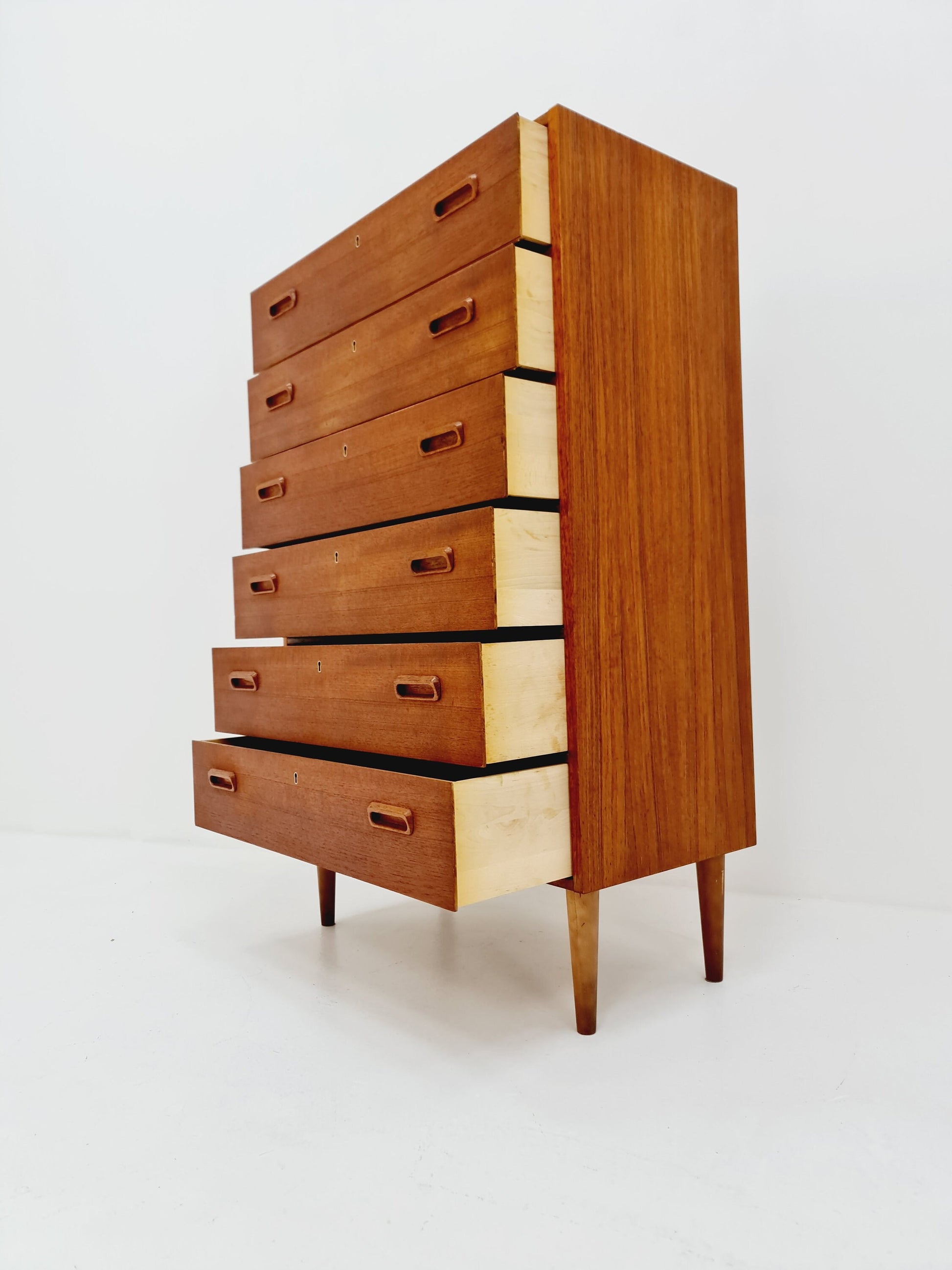 Midcentury Danish teak chest of drawers / drawer dresser / cabinet, 1960s